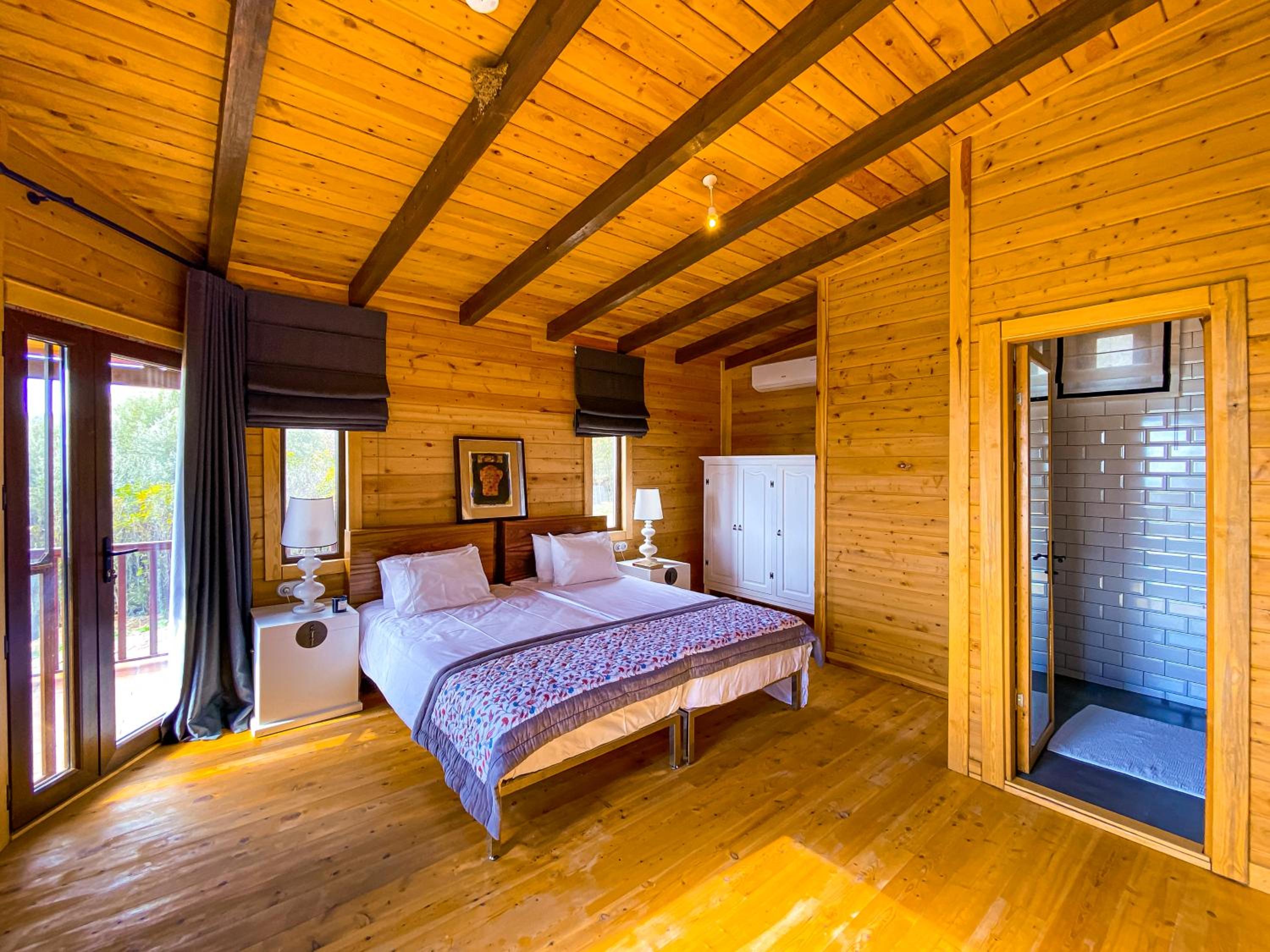 Deluxe Twin Room with Side Sea View & Balcony photo 1
