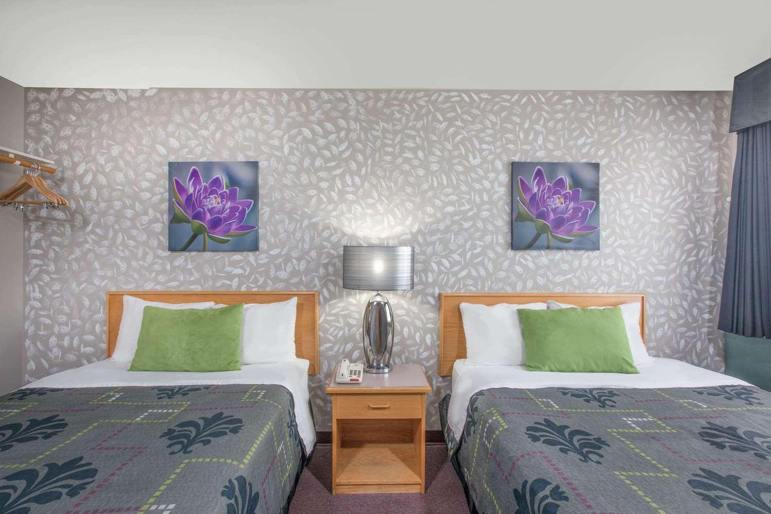 Budget Double Room photo 3