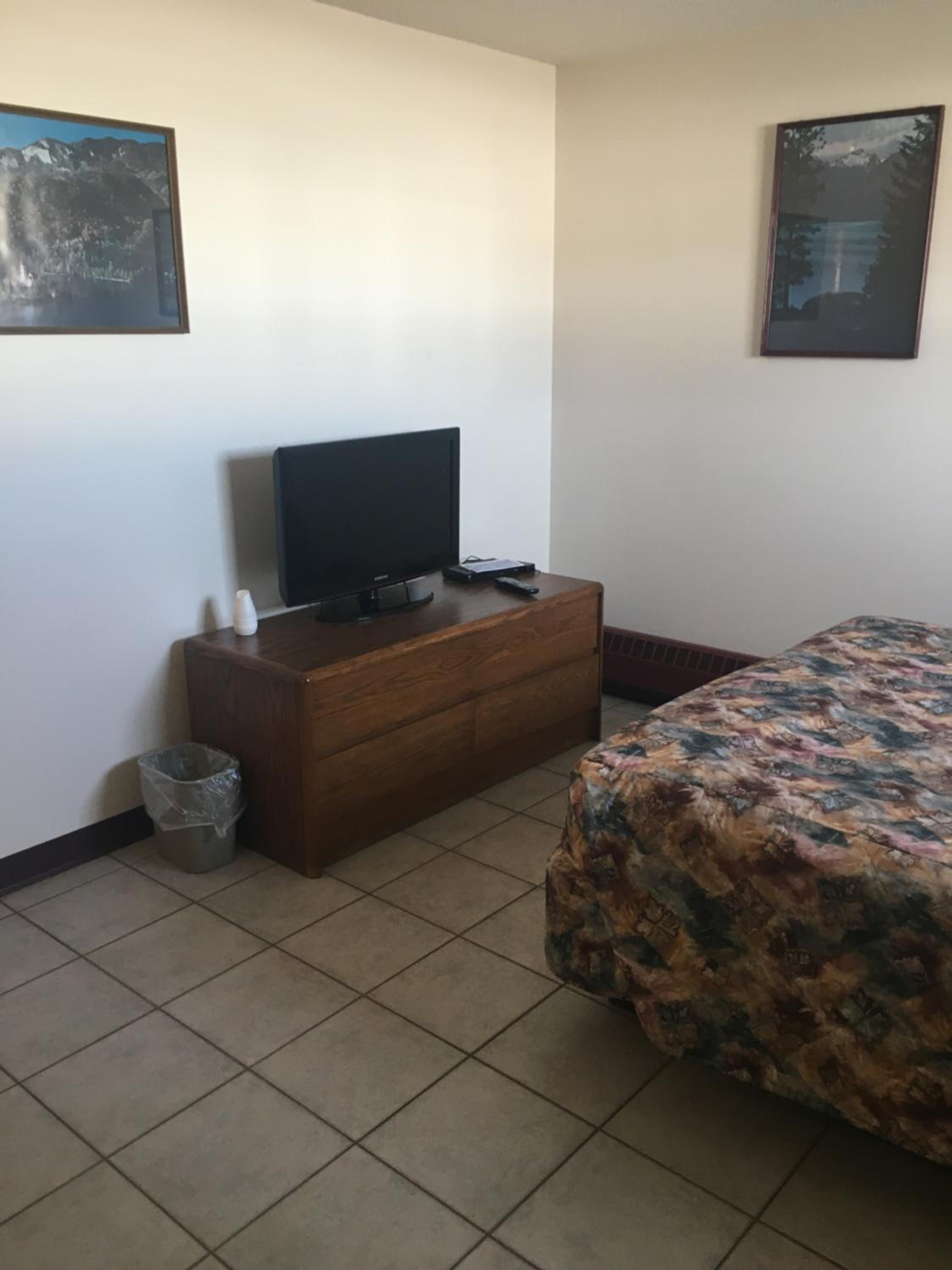 Single Room with Bath photo 3