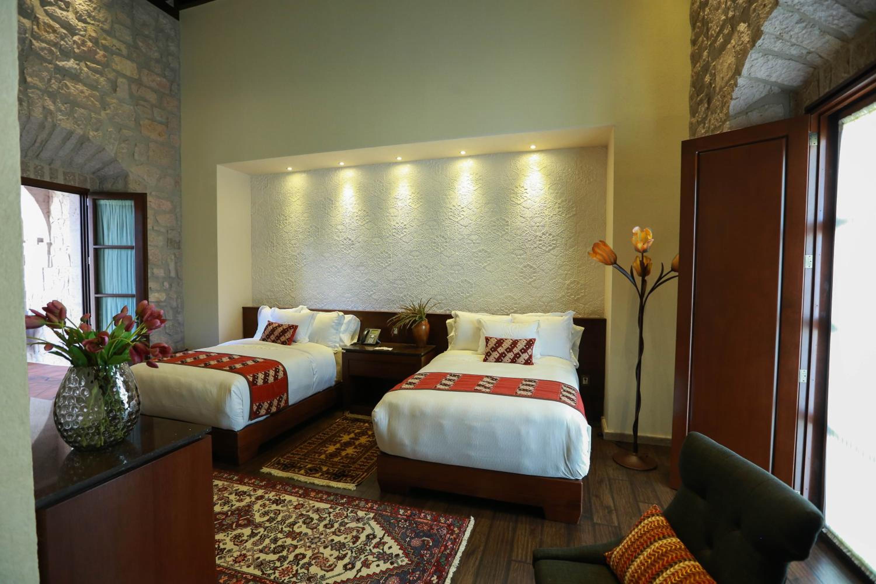 Deluxe Double Room with Two Double Beds - Photo 11