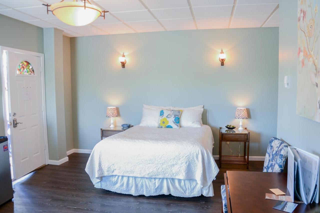 Queen Room with Futon
