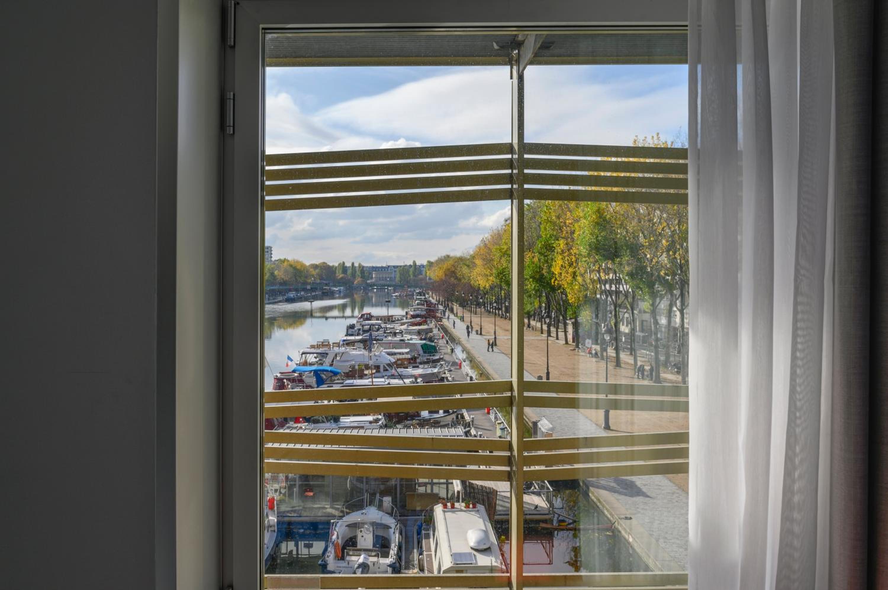 Standard Double Room with Marina View