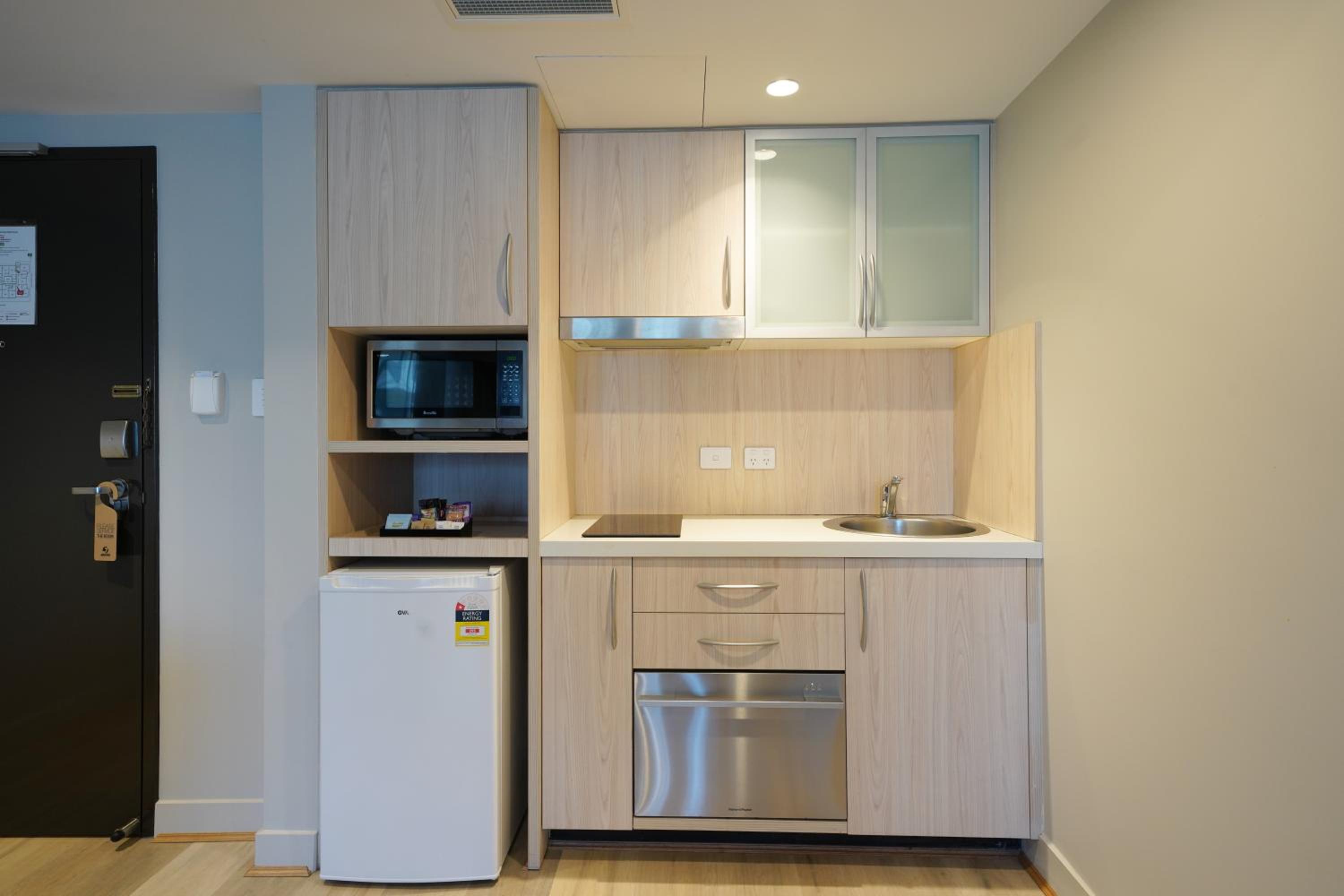 One-Bedroom Apartment - Photo 3