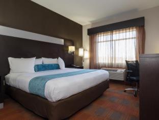 Queen Room with Two Queen Beds and Roll-In Shower - Disability/Non-Smoking - Photo 1