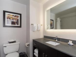Queen Room with Two Queen Beds and Roll-In Shower - Disability/Non-Smoking - Photo 2