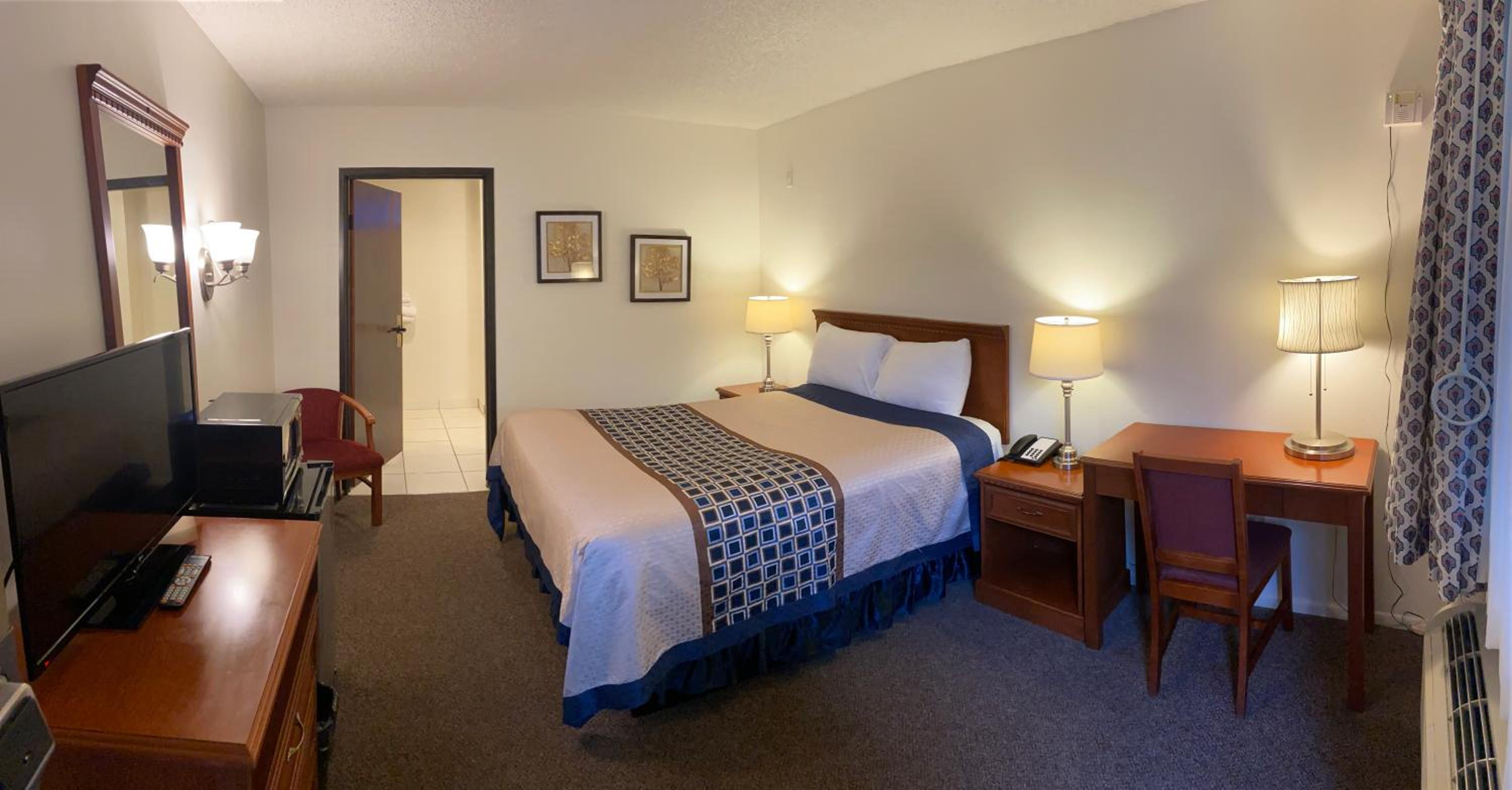 Queen Room - Disability Access - Non-Smoking photo 1