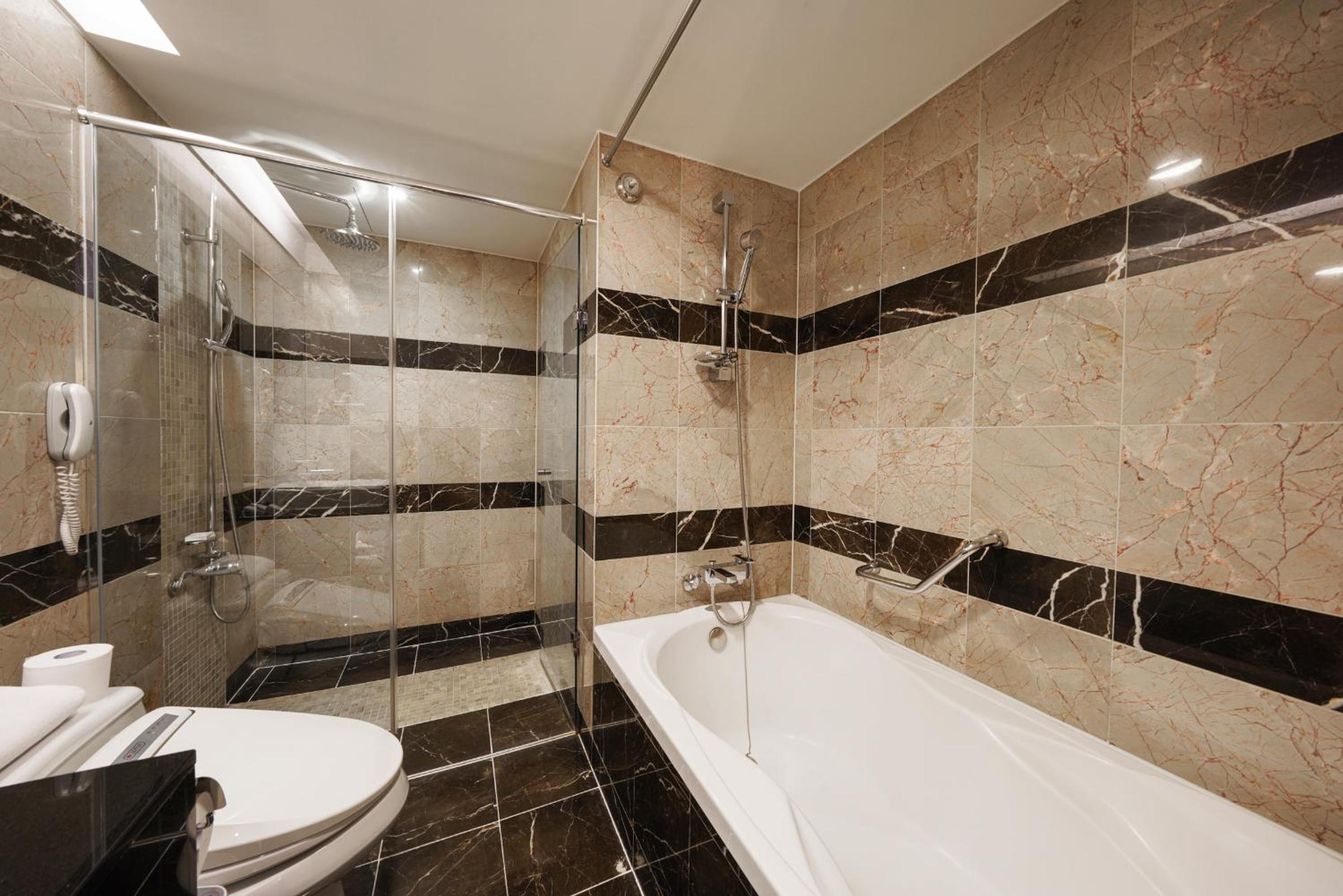 Suite - Photo 12