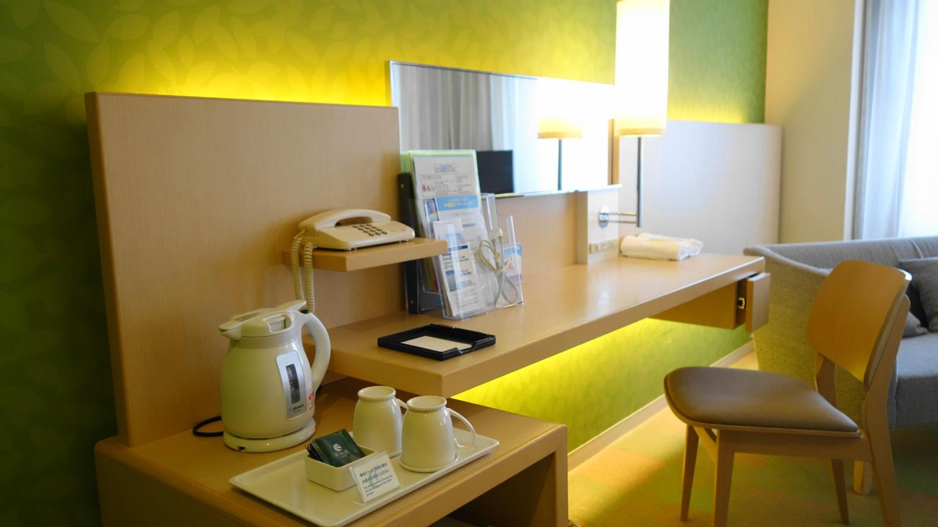 Standard Twin Room - Non-Smoking thumbnail 6