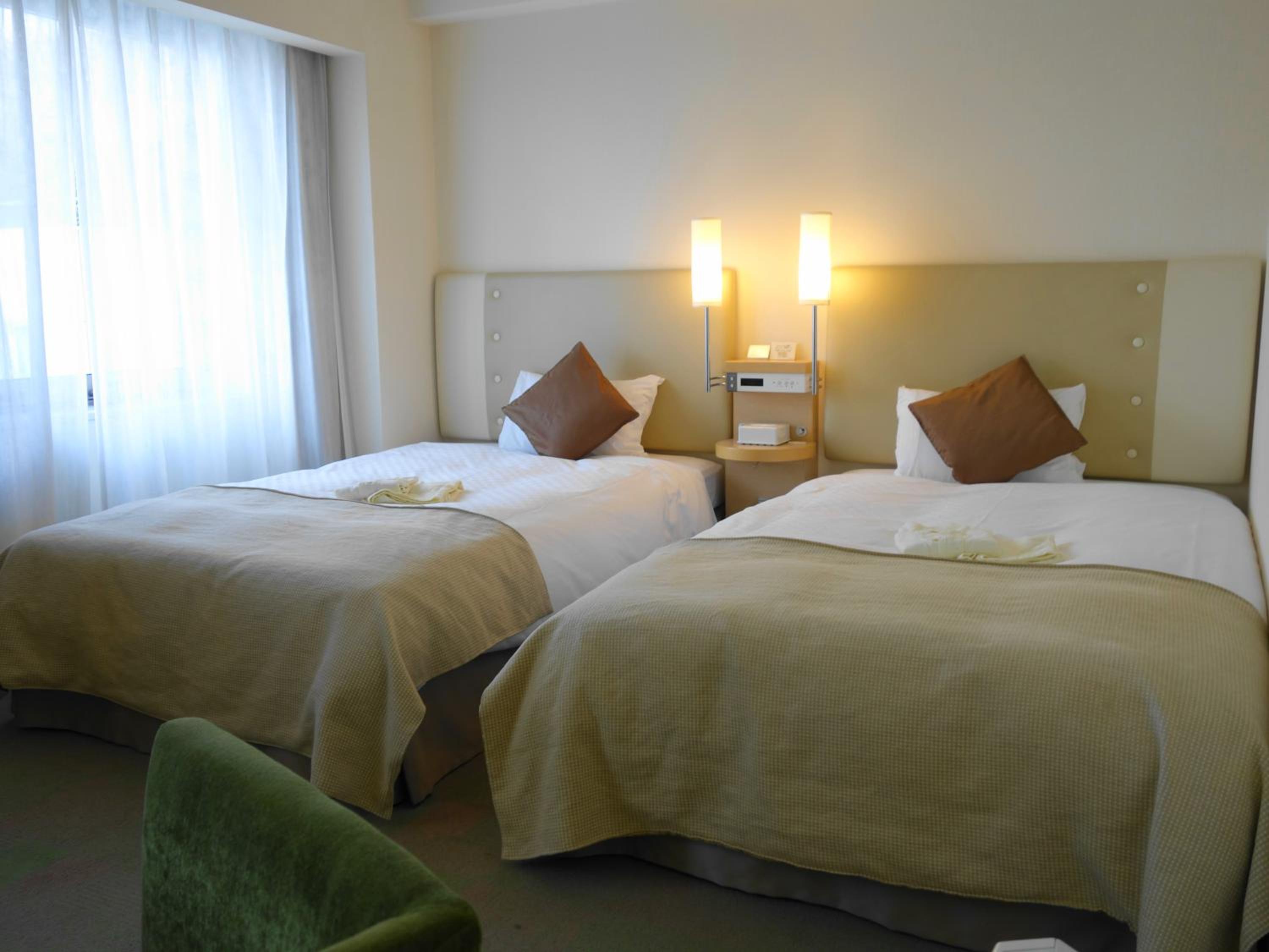 Standard Twin Room - Non-Smoking thumbnail 5