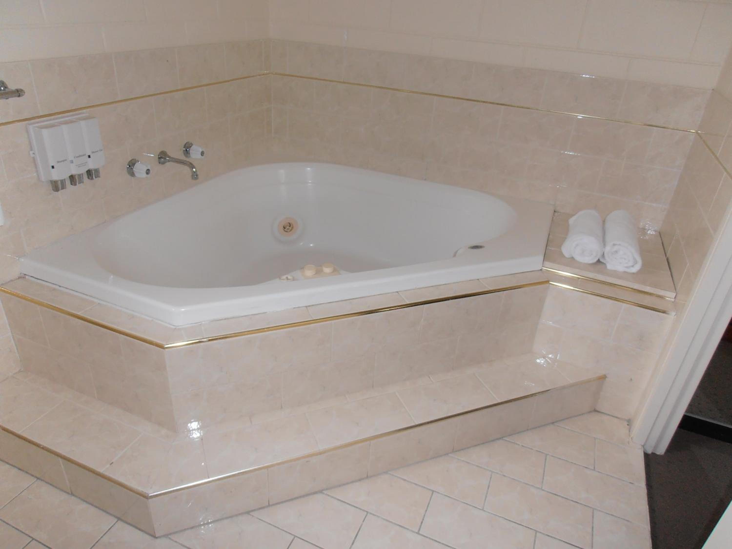 Queen Room with Spa Bath photo 2