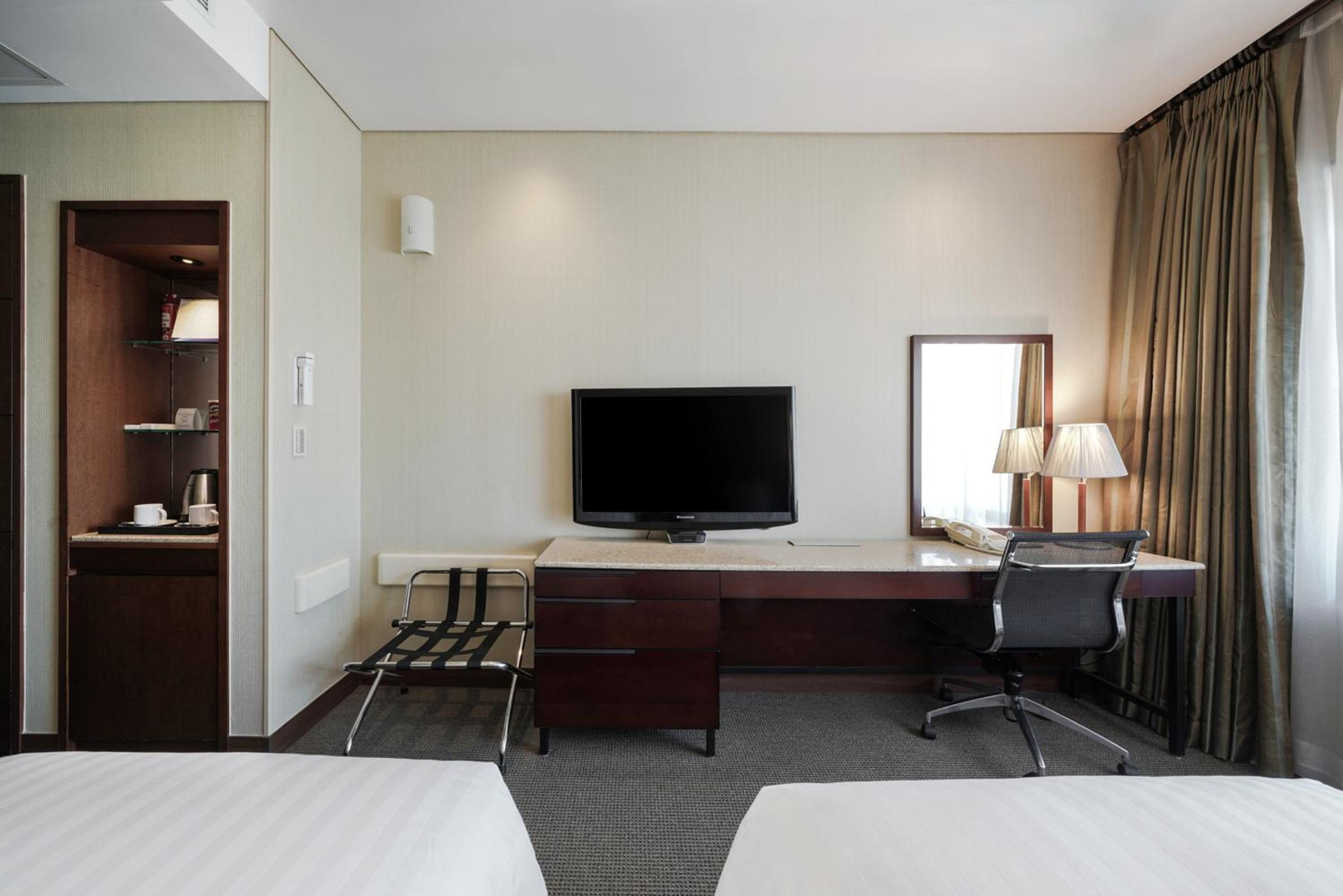 Deluxe Twin Room - Photo 2