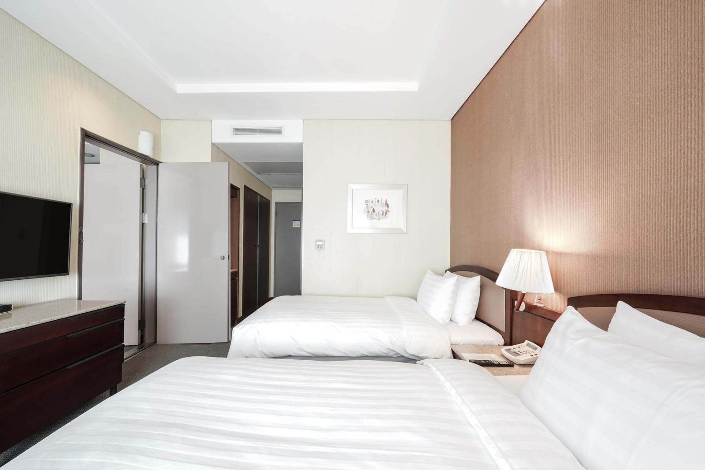 Connecting Double and Twin Room - Photo 4