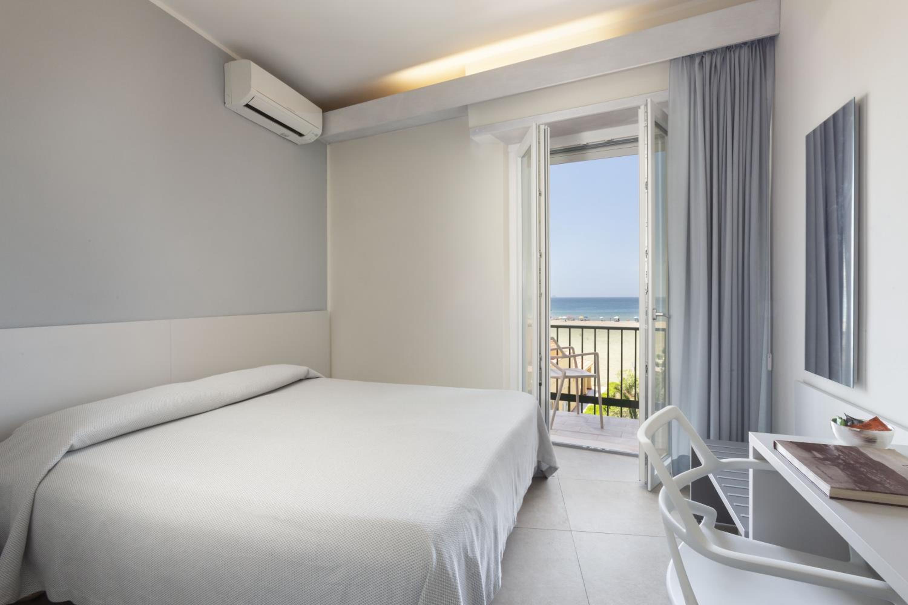 Superior Double or Twin Room with Sea View photo 1