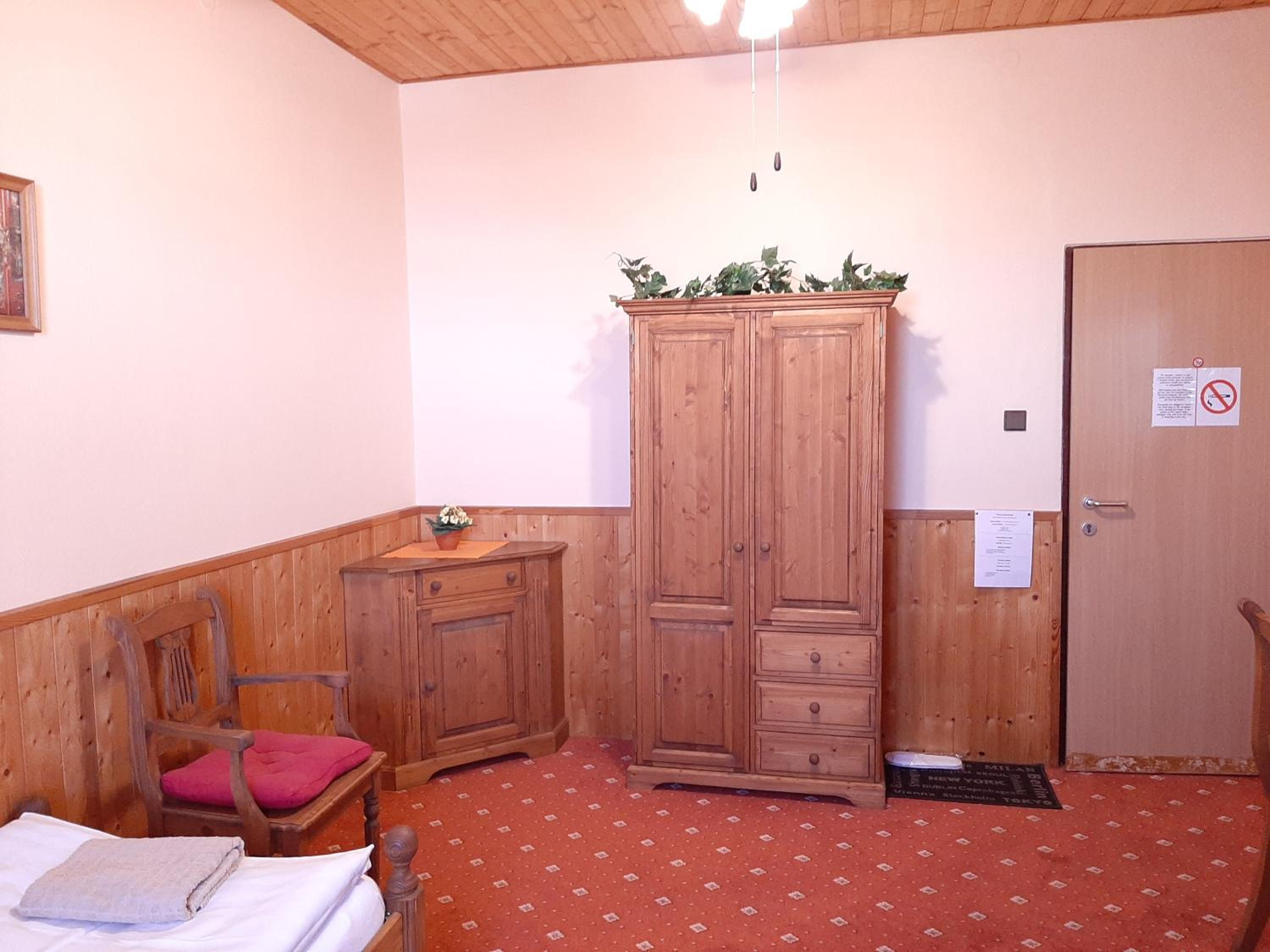 Basic Triple Room with Shared Bathroom photo 2