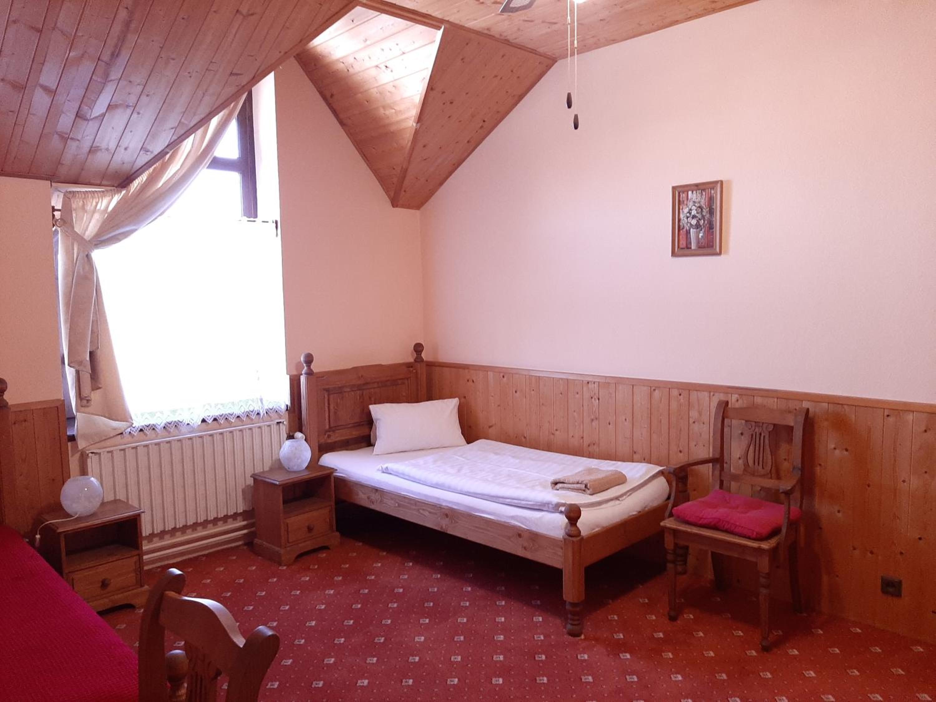 Basic Triple Room with Shared Bathroom photo 1