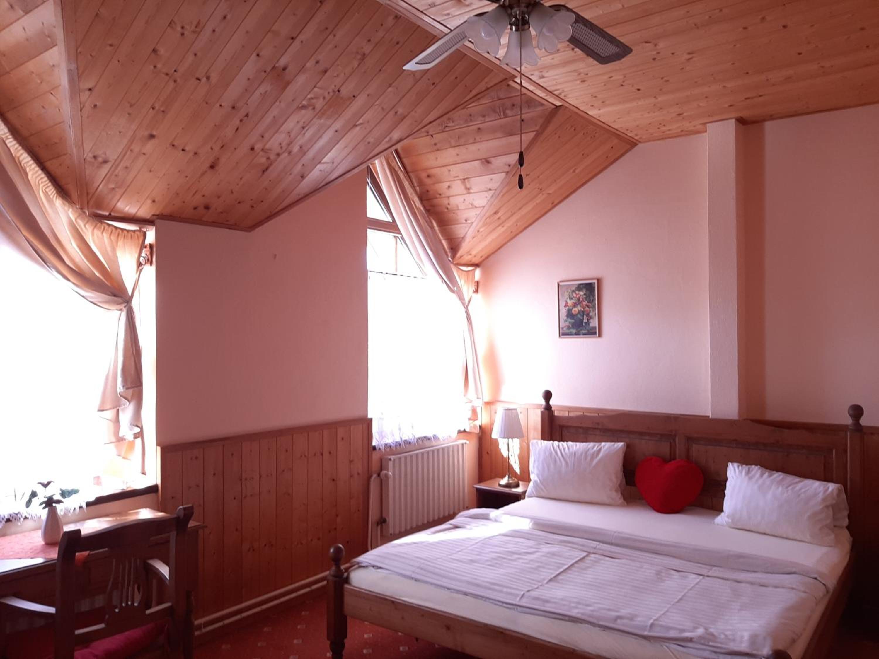 Deluxe Double Room with Shower photo 2