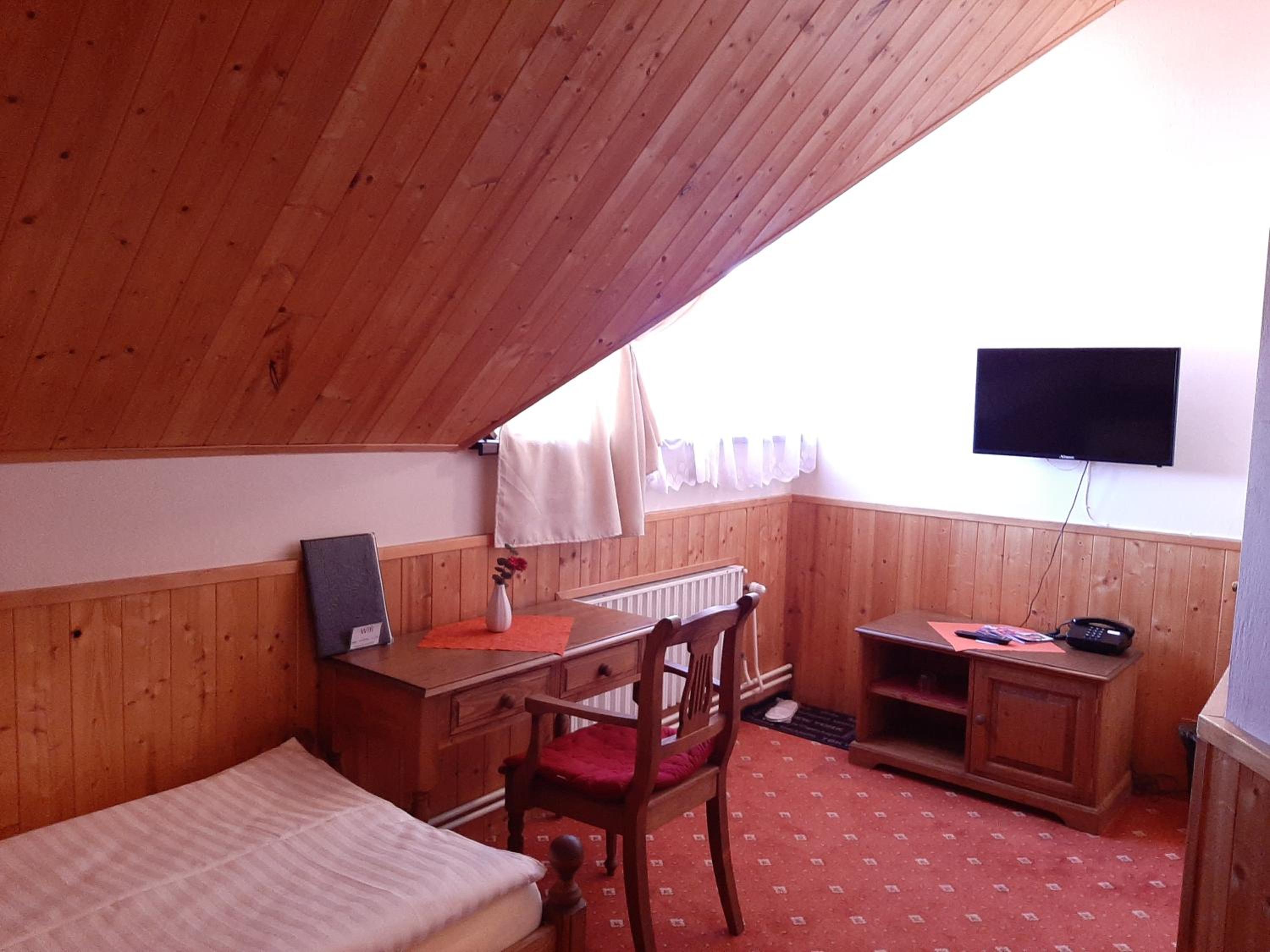 Twin Room with Bathroom photo 2