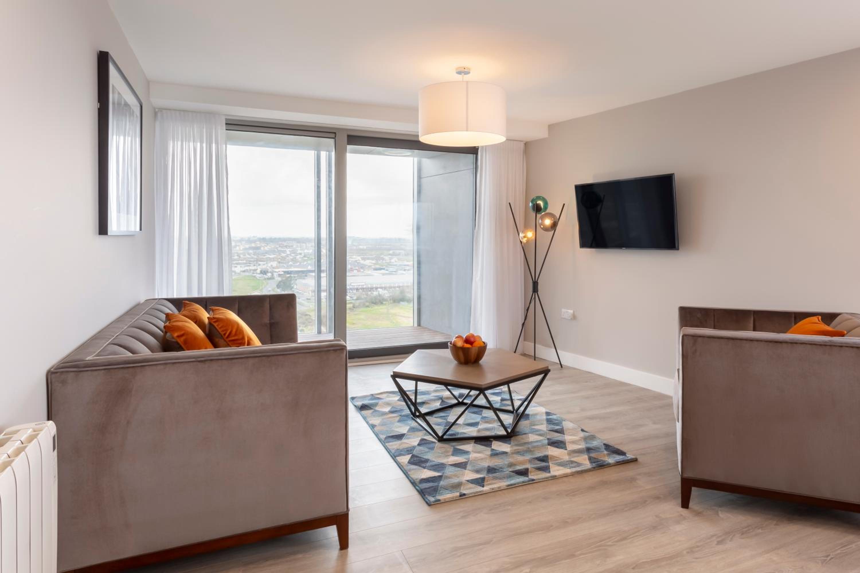 2 Bedroom Suite - Photo 3