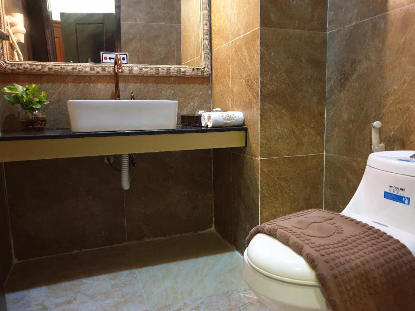 King Room with Pool View - Photo 9