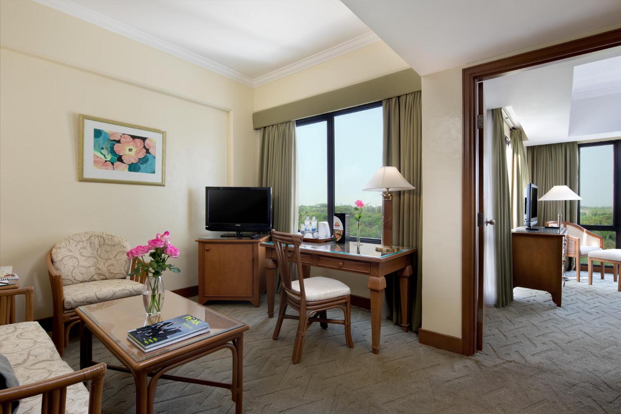 Business Suite - Photo 4
