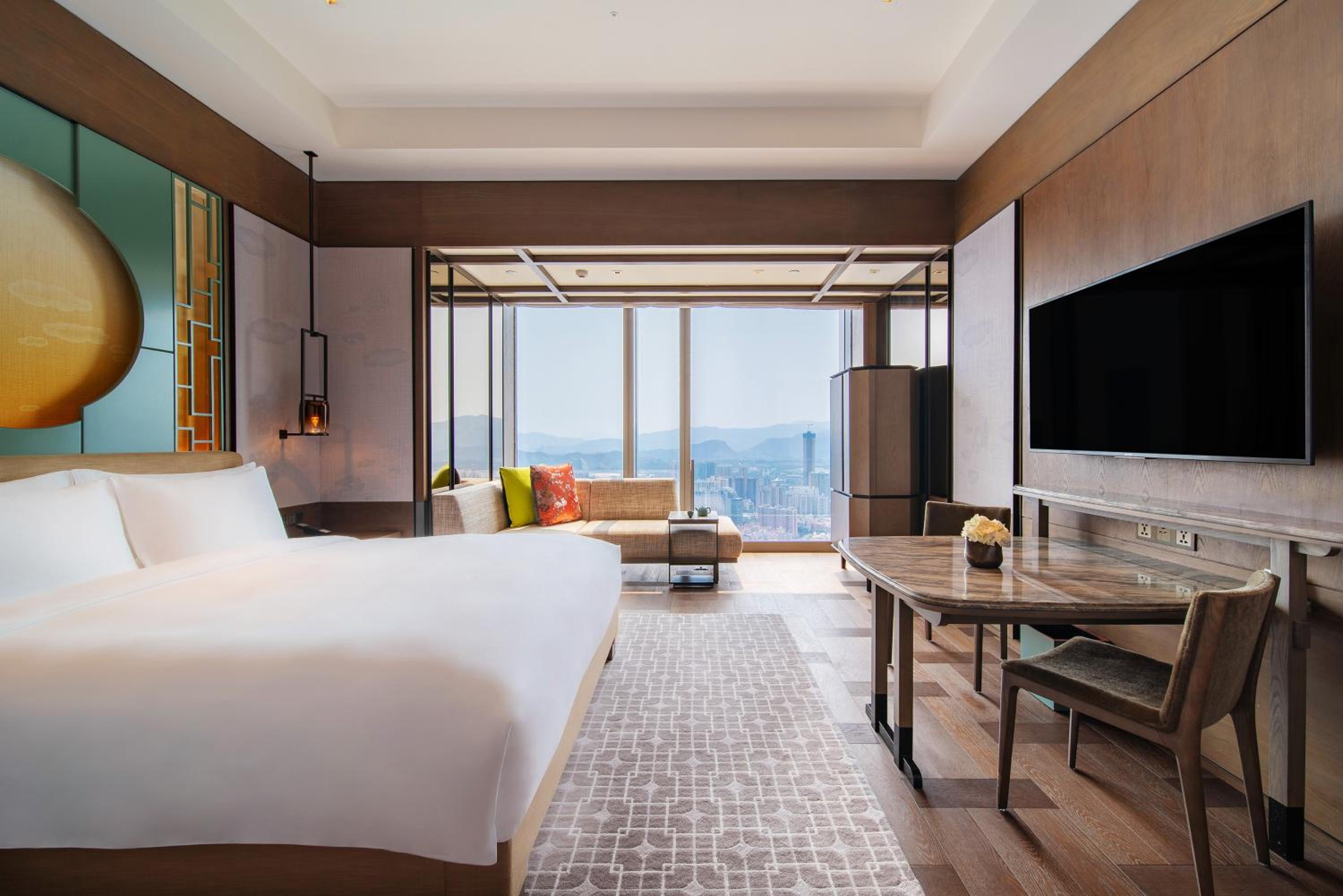 King Room with City View - Photo 9