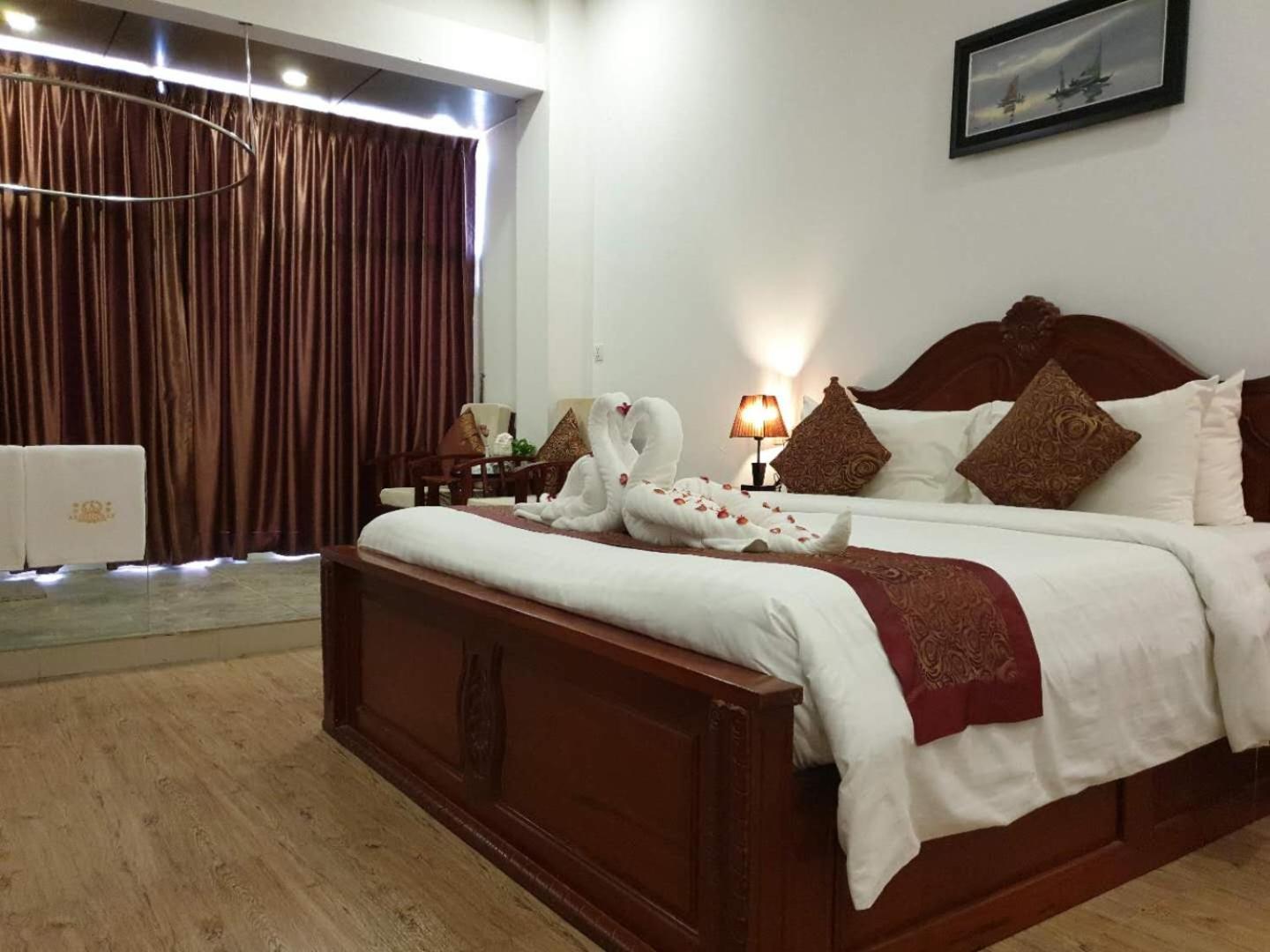 King Room with Pool View - Photo 5