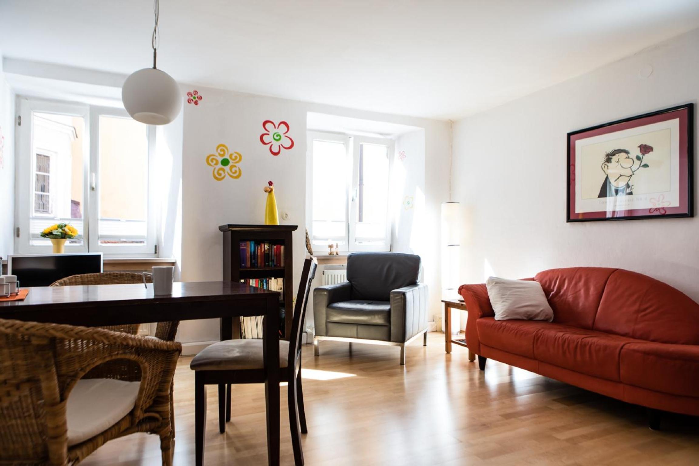 One-Bedroom Apartment photo 1