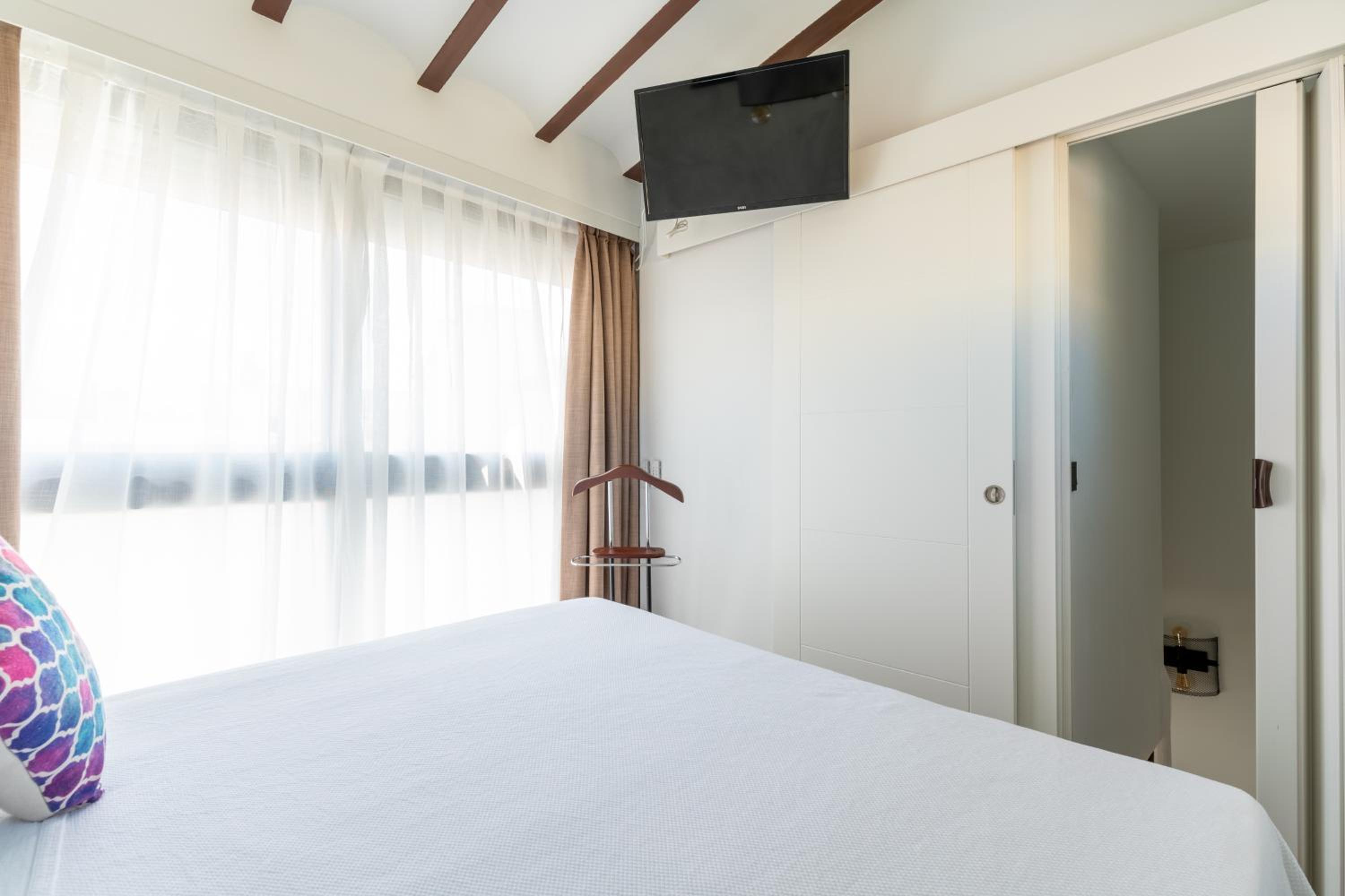 Suite with Private Pool - Photo 14