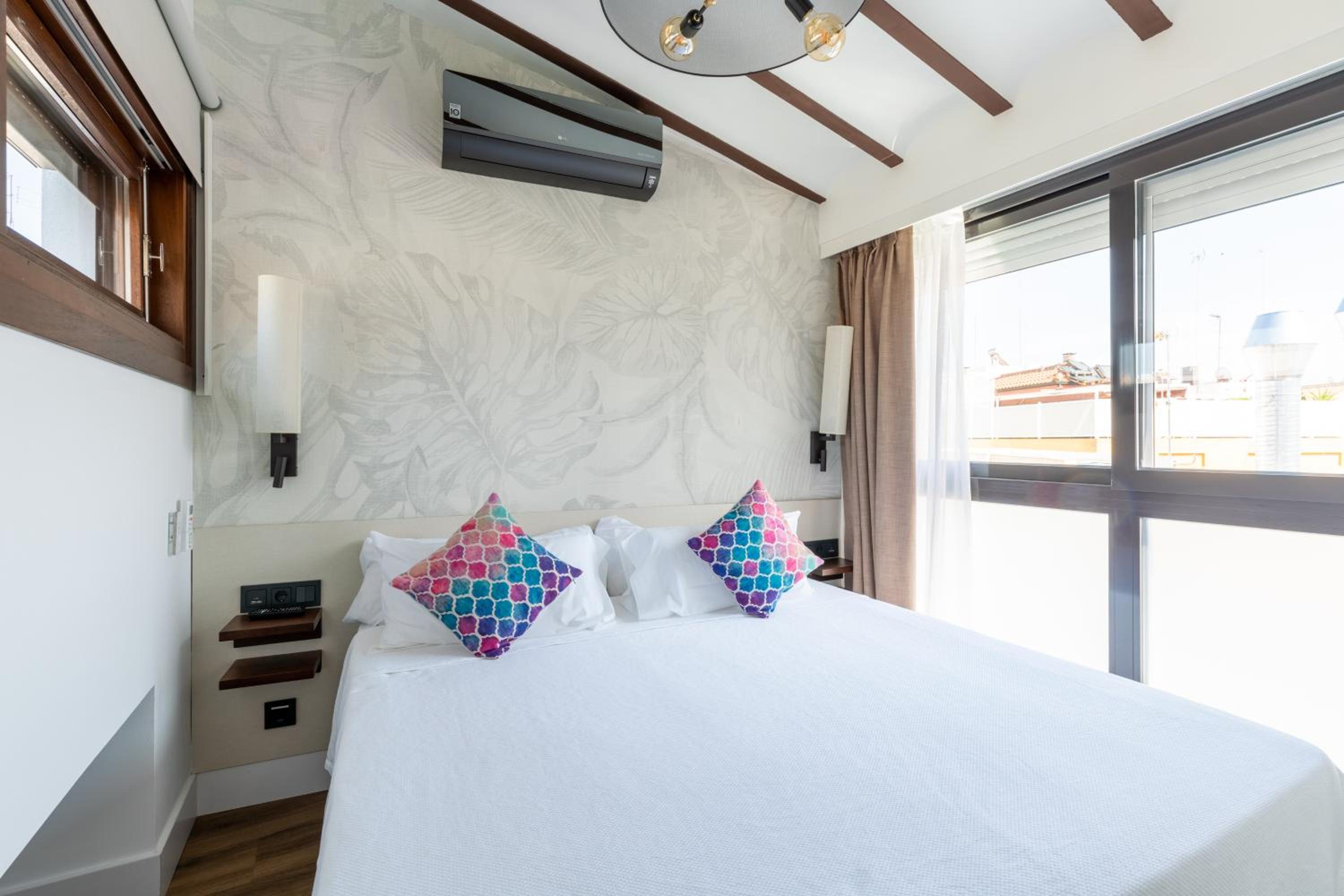 Suite with Private Pool - Photo 3