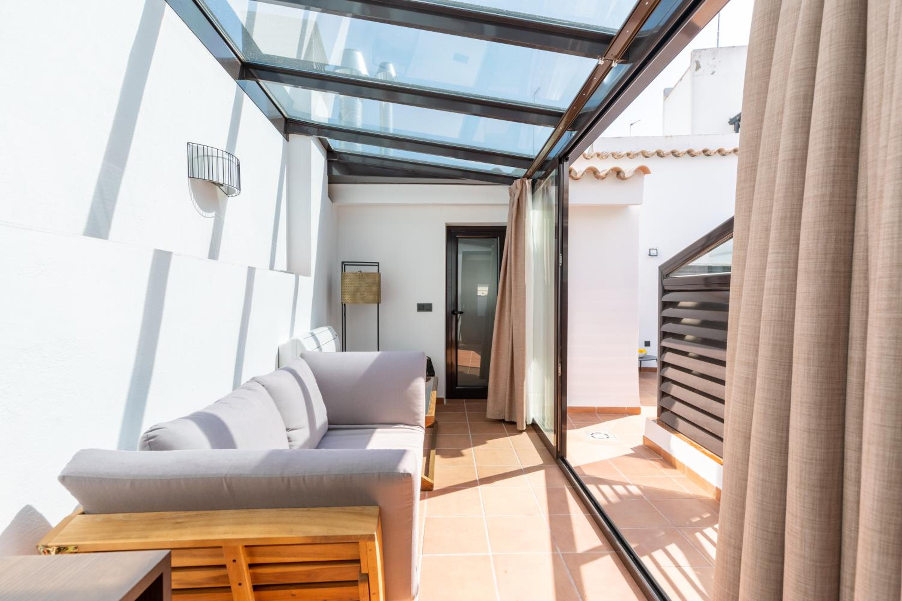 Suite with Private Pool - Photo 18