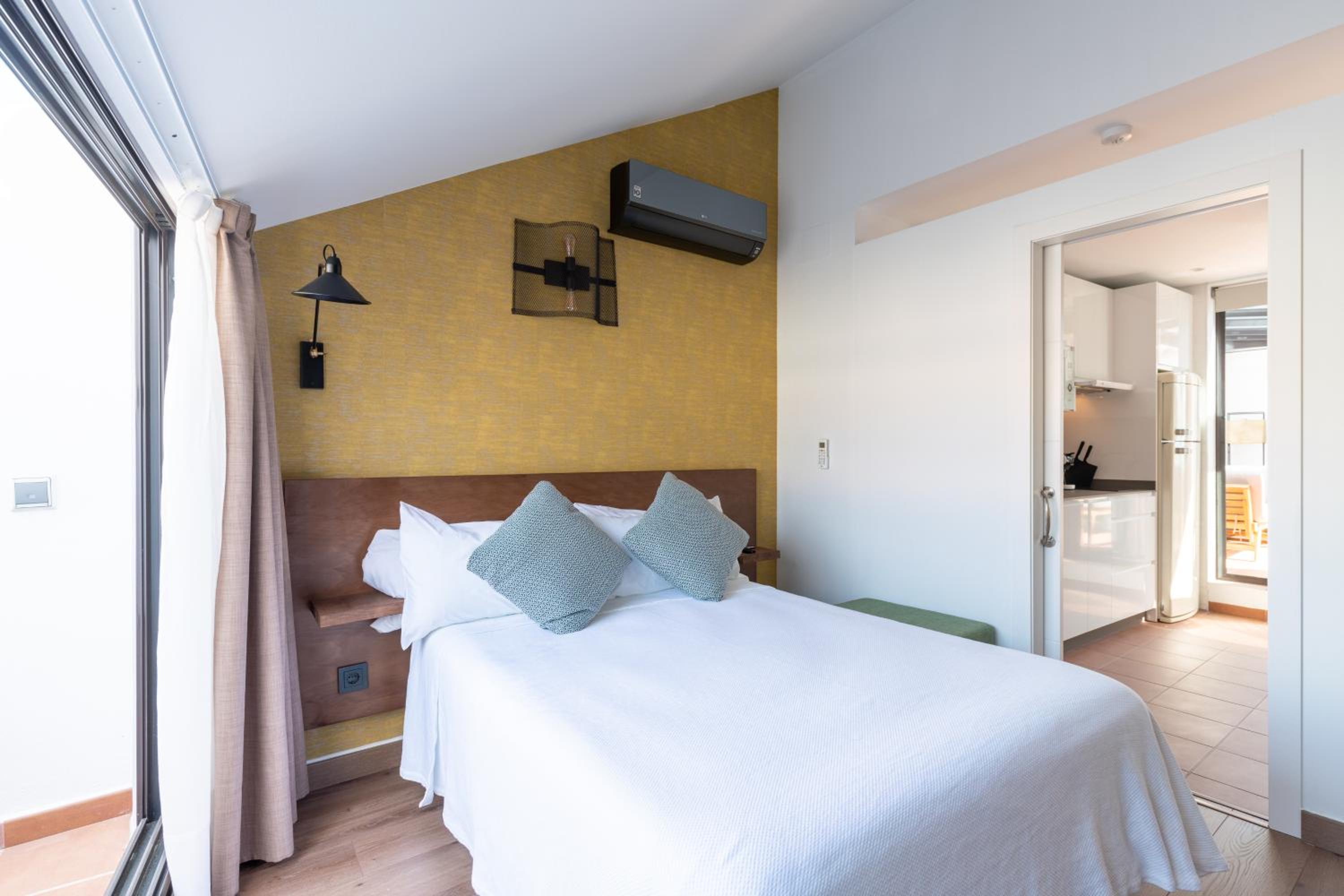 Suite with Private Pool - Photo 28