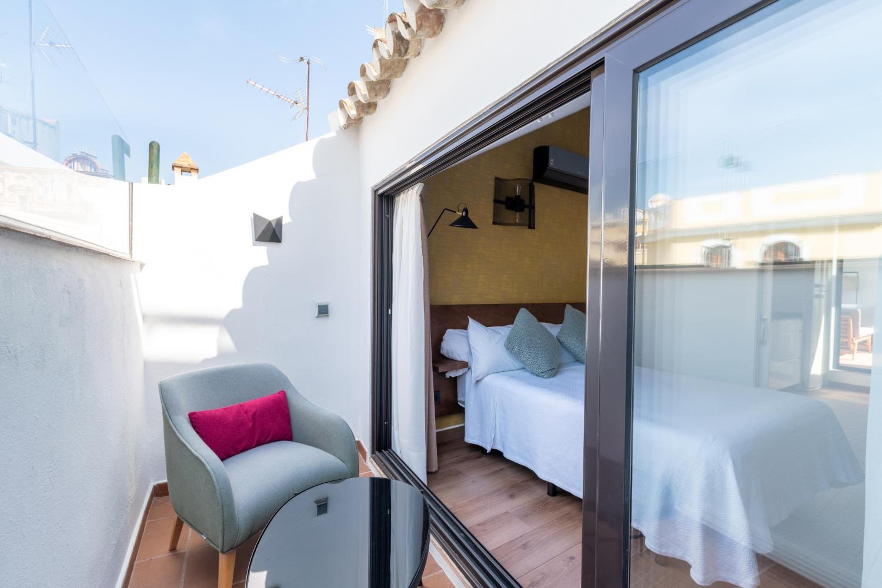 Suite with Private Pool - Photo 12