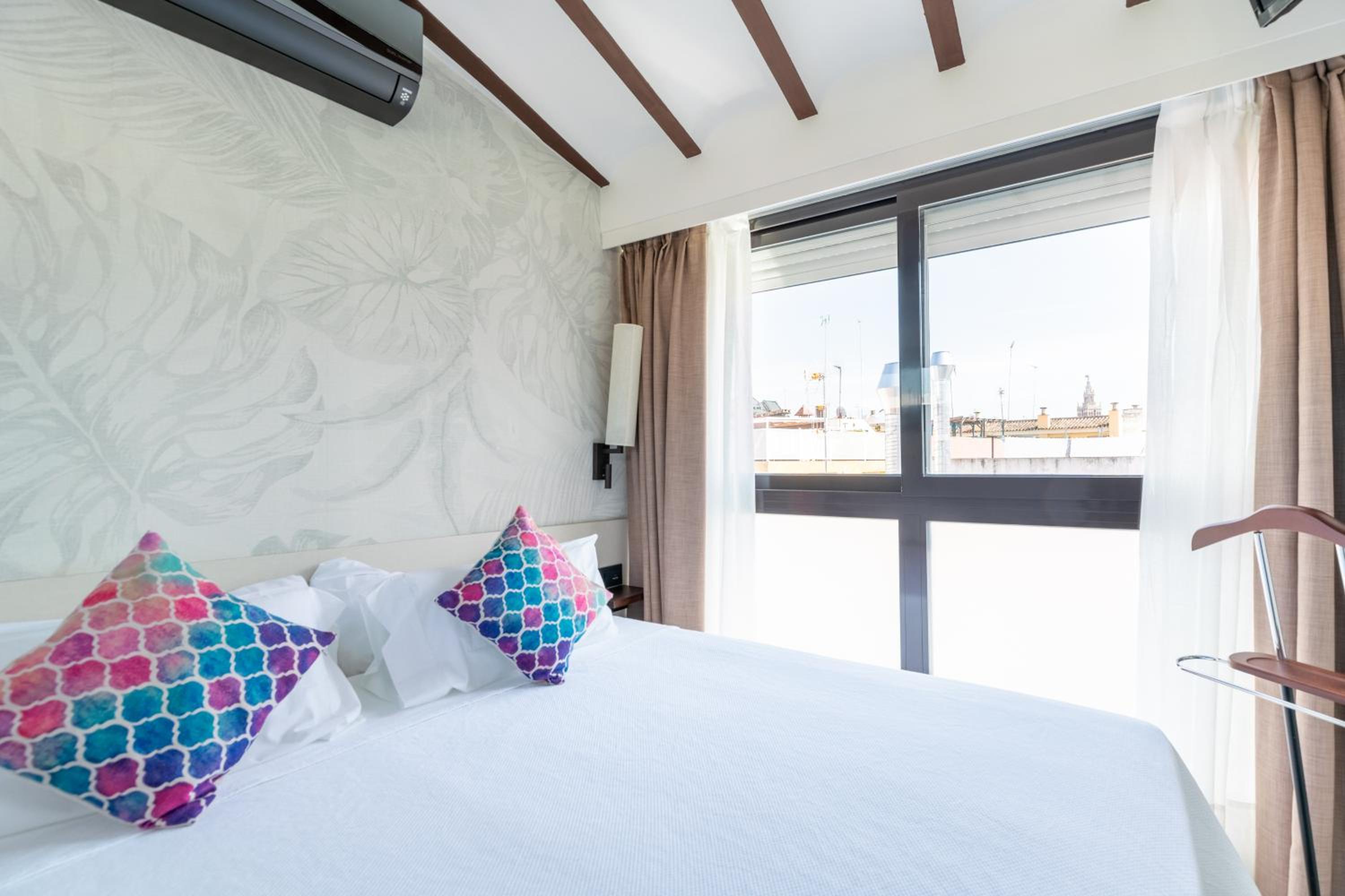 Suite with Private Pool - Photo 26