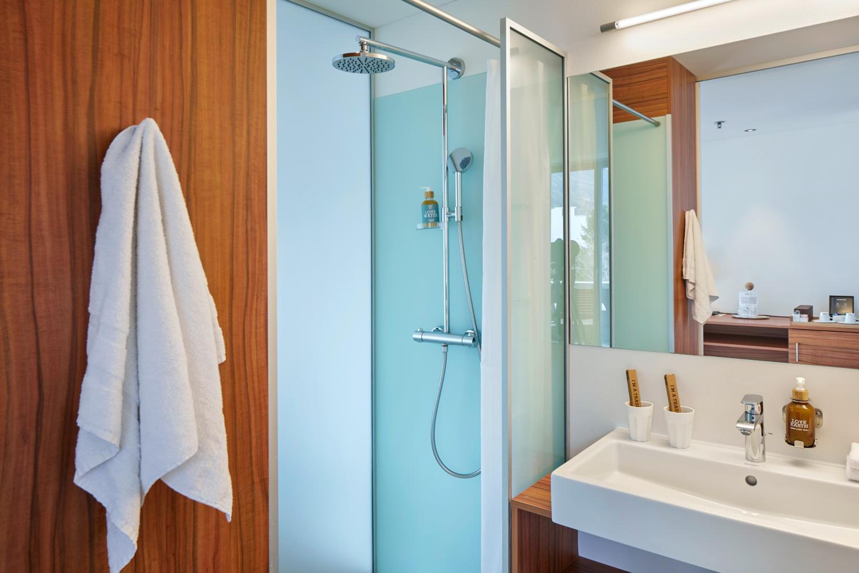 Junior Suite with Lake View - Photo 4