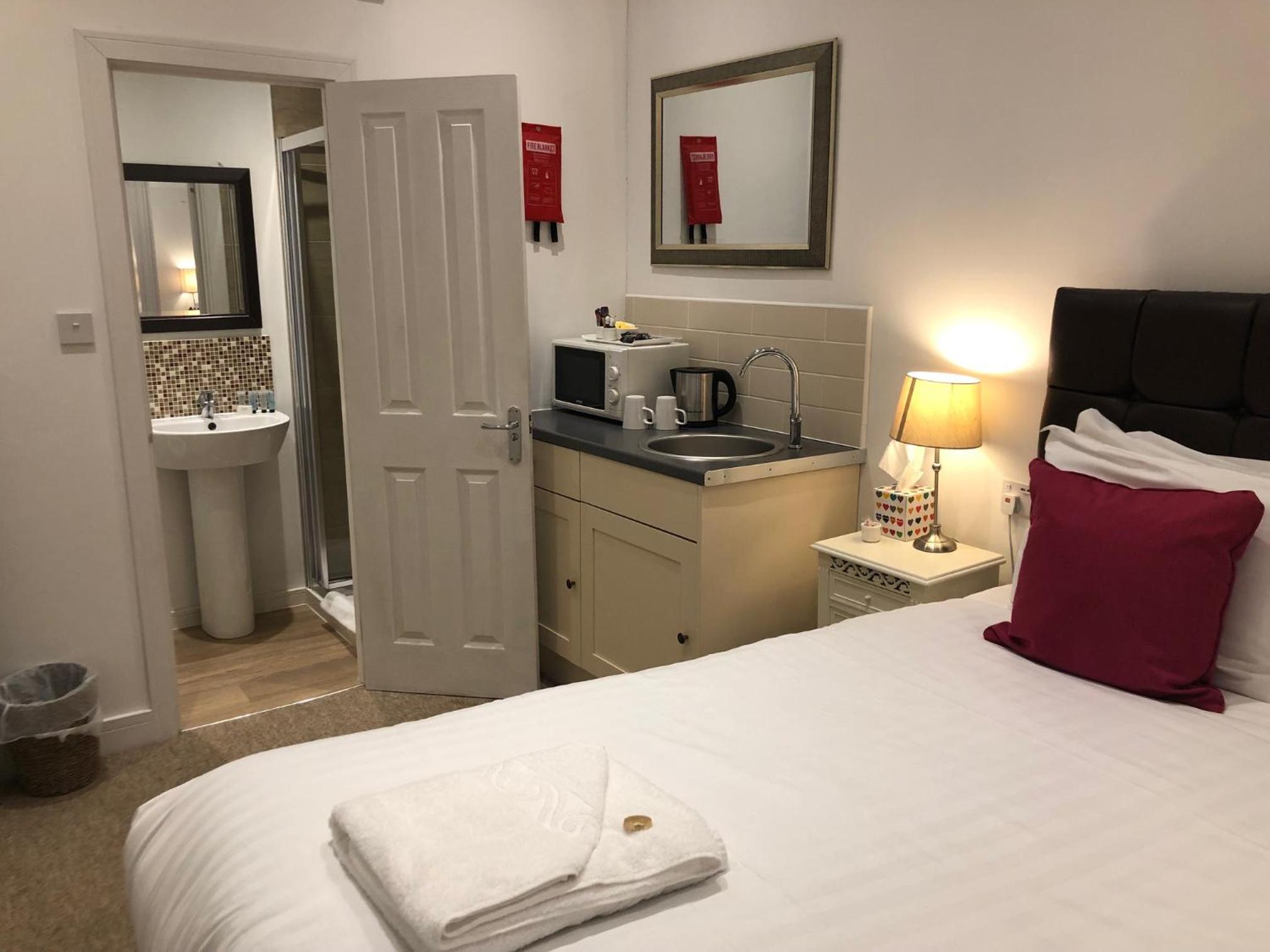 Double or Twin Room with Shower - Photo 1