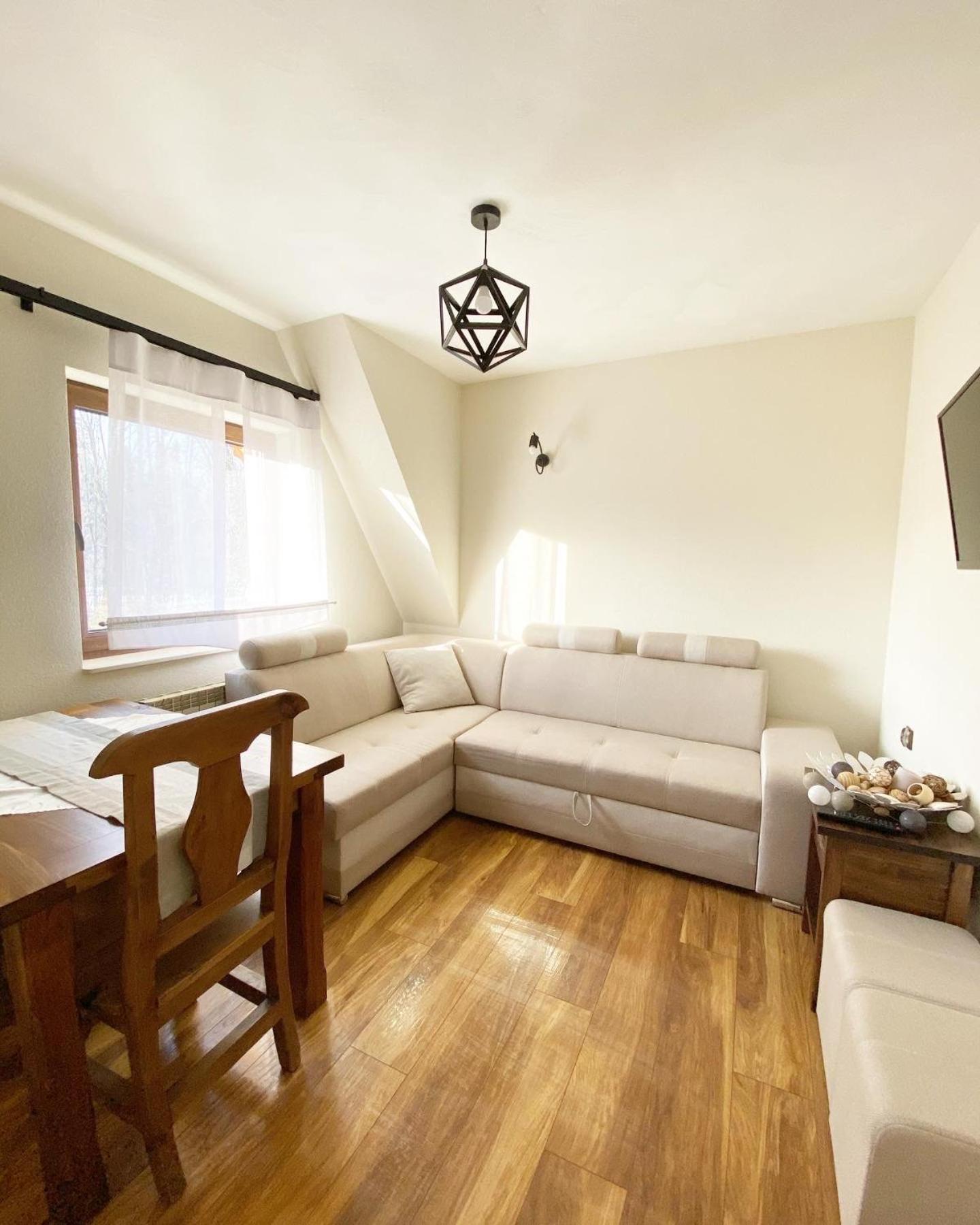 Apartment with Balcony - Photo 3