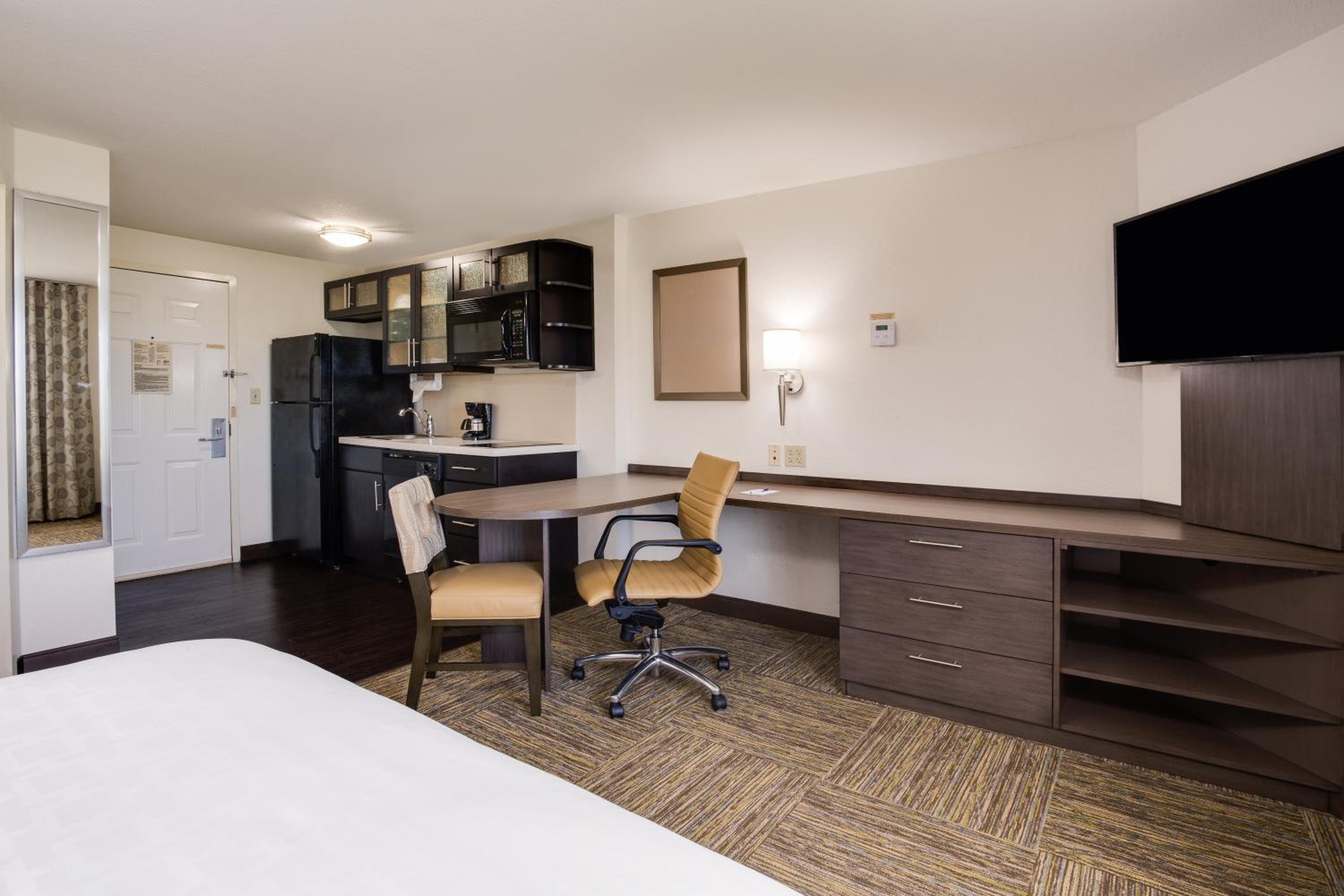 Studio Queen Suite - Photo 1
