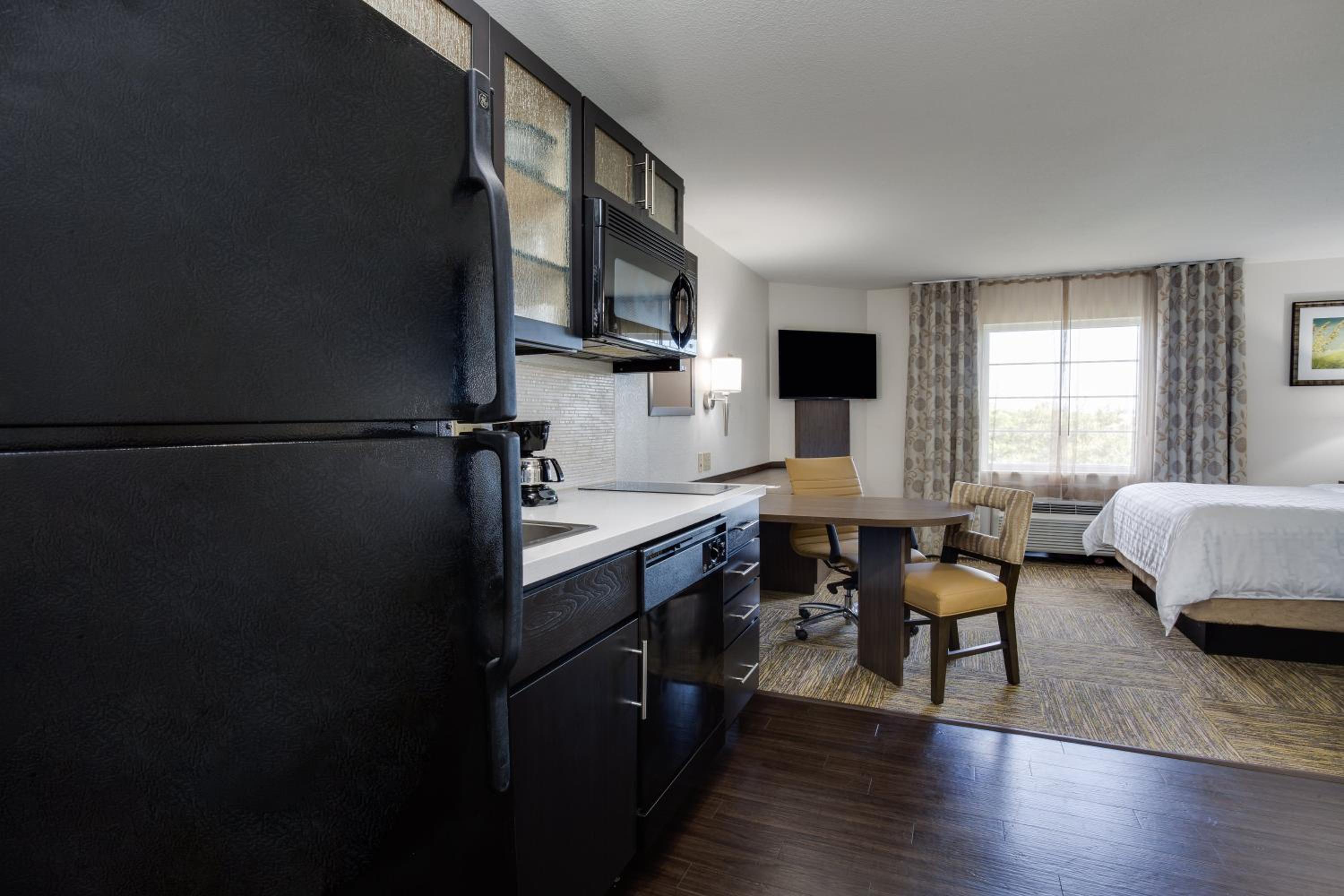 Studio Queen Suite - Photo 4