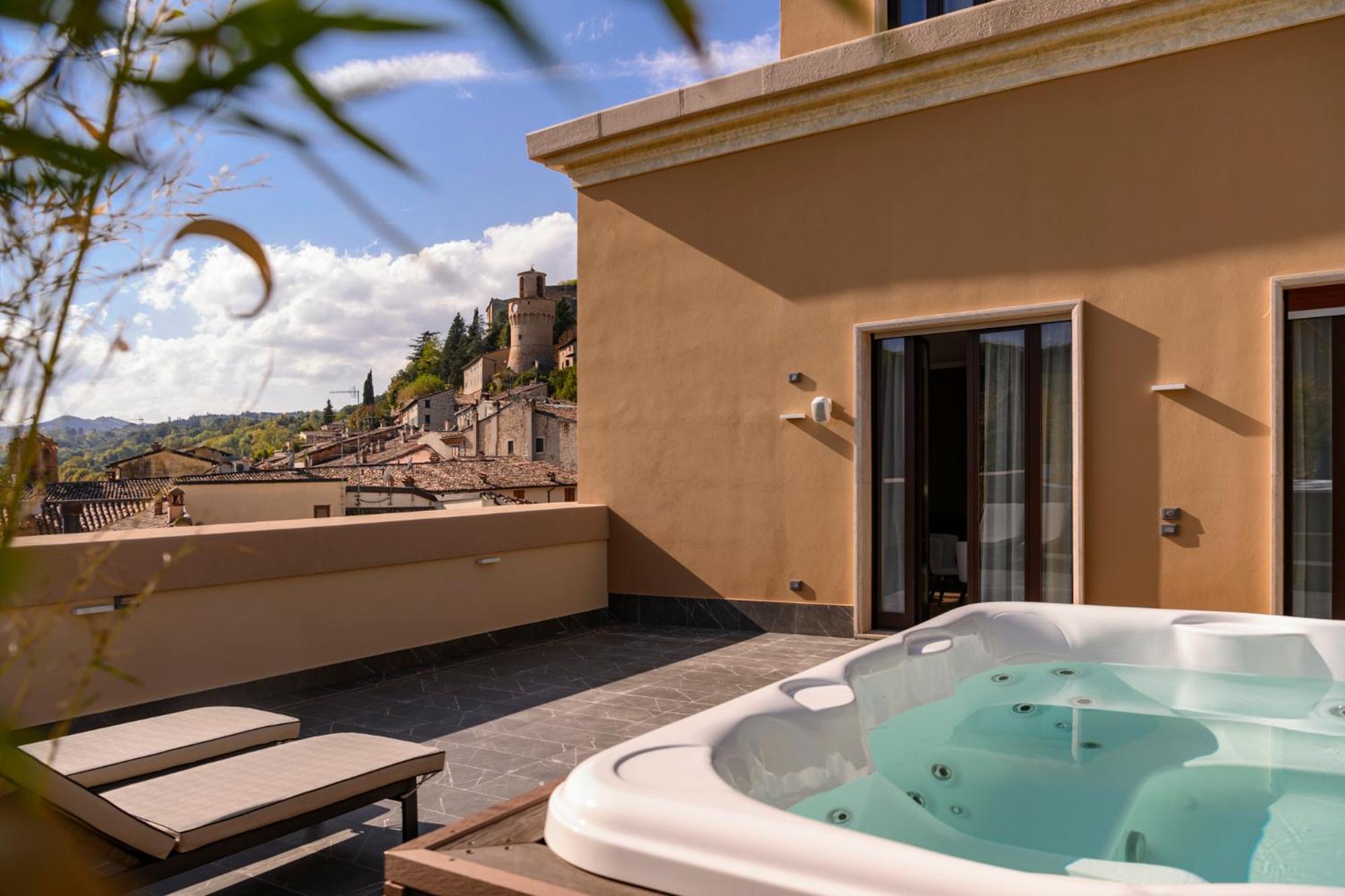 Suite with Terrace and Jacuzzi - Photo 6