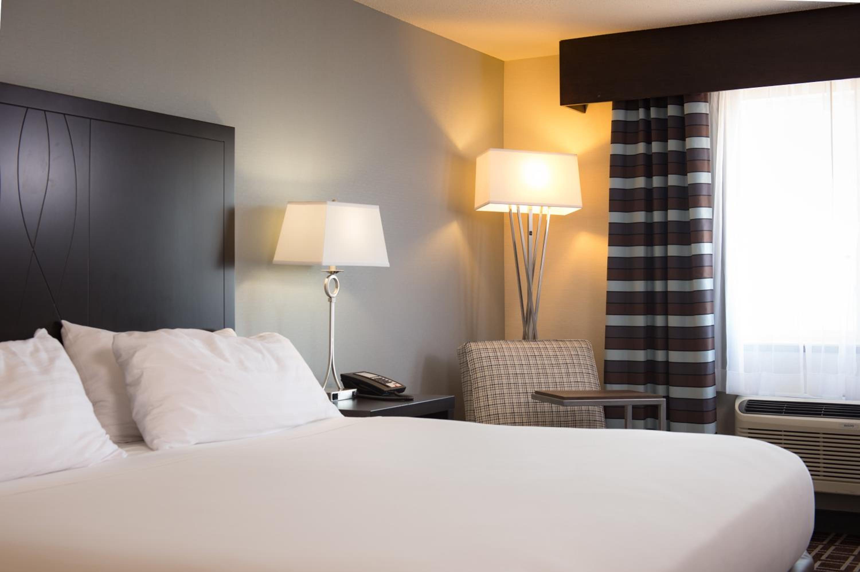 Standard King Room - Photo 1