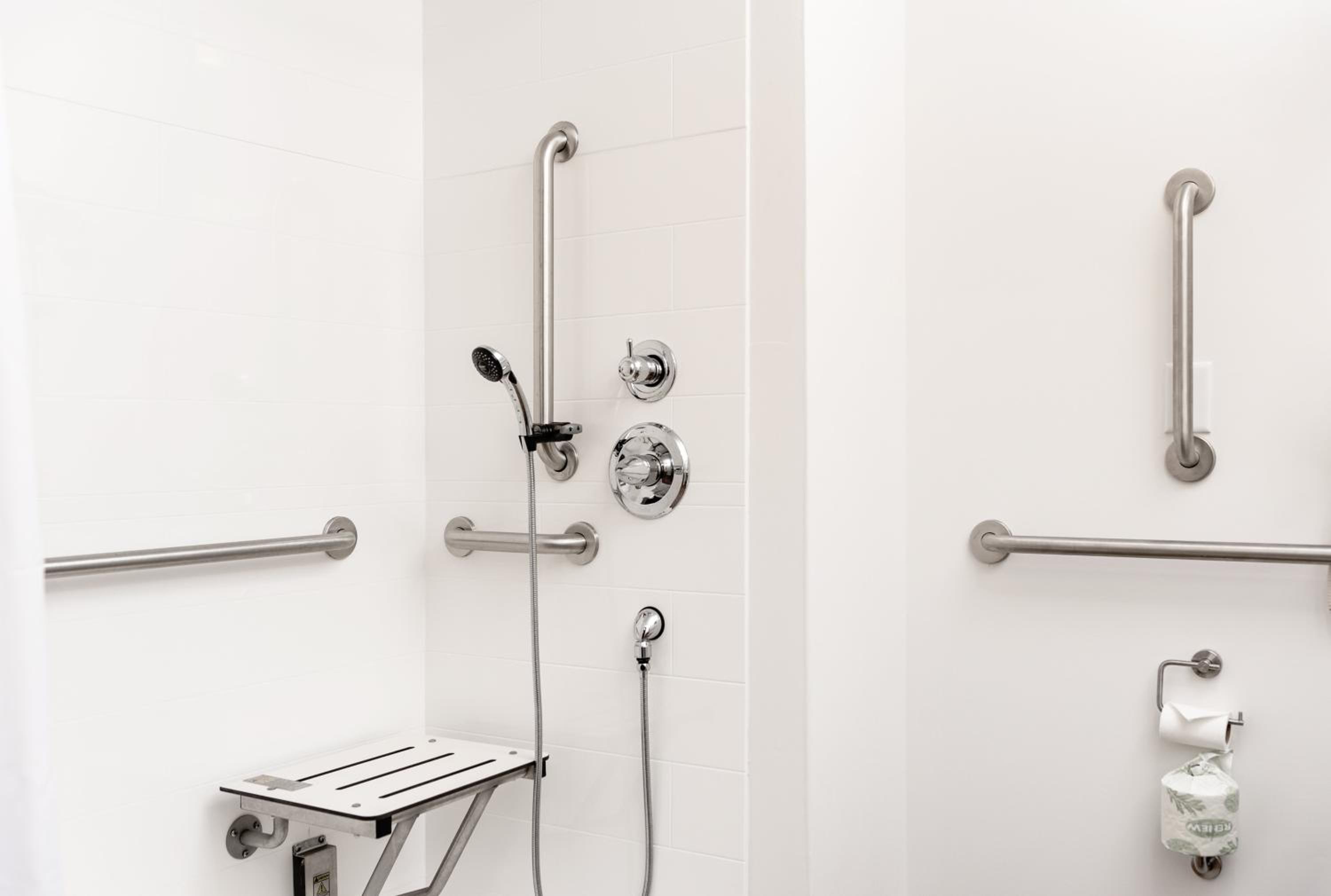 Queen Room with Two Queen Beds - Disability Access Hearing Accessible - Roll-In Shower - Photo 2