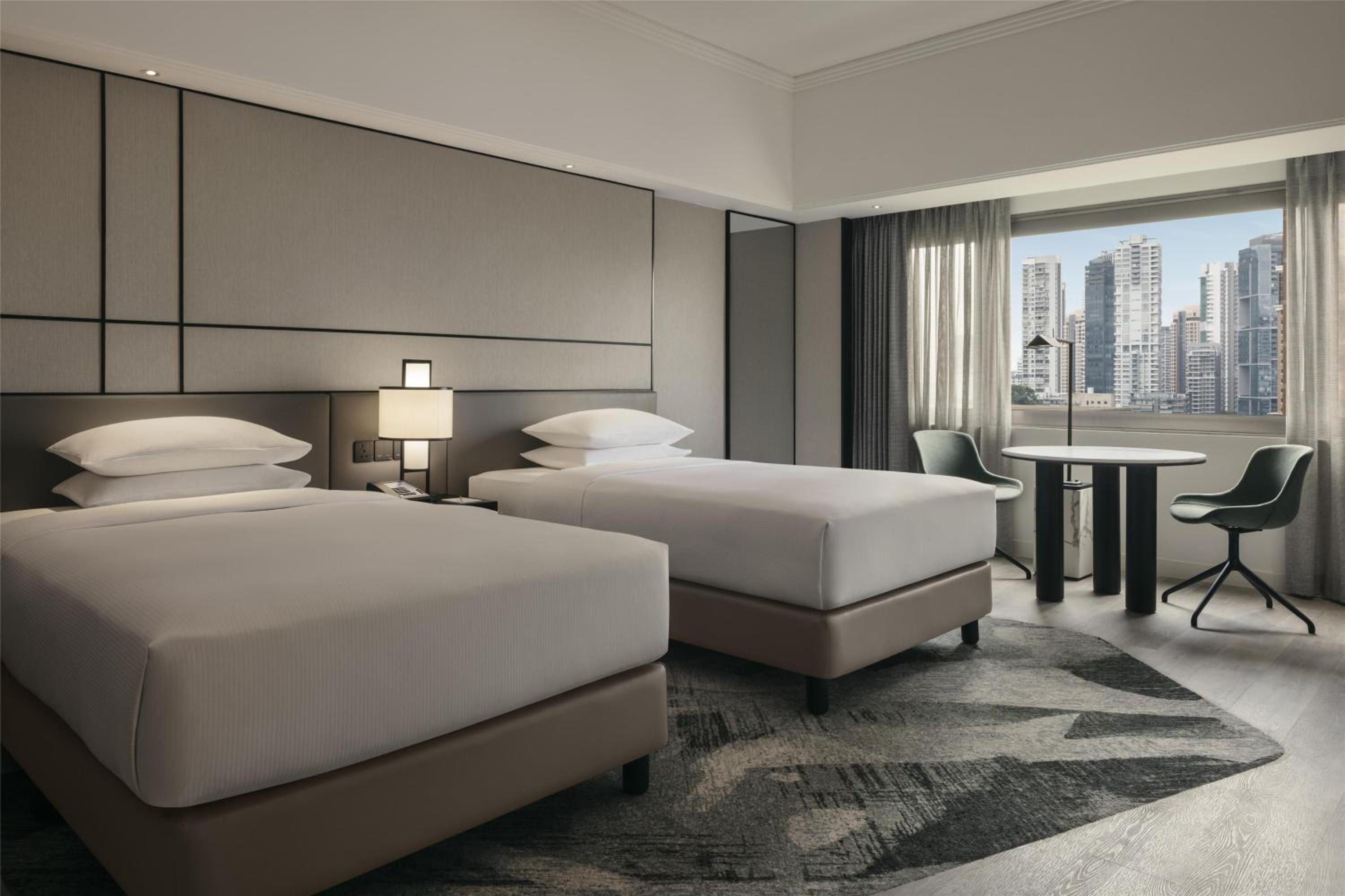 Deluxe Family Connecting Room with Lounge Access