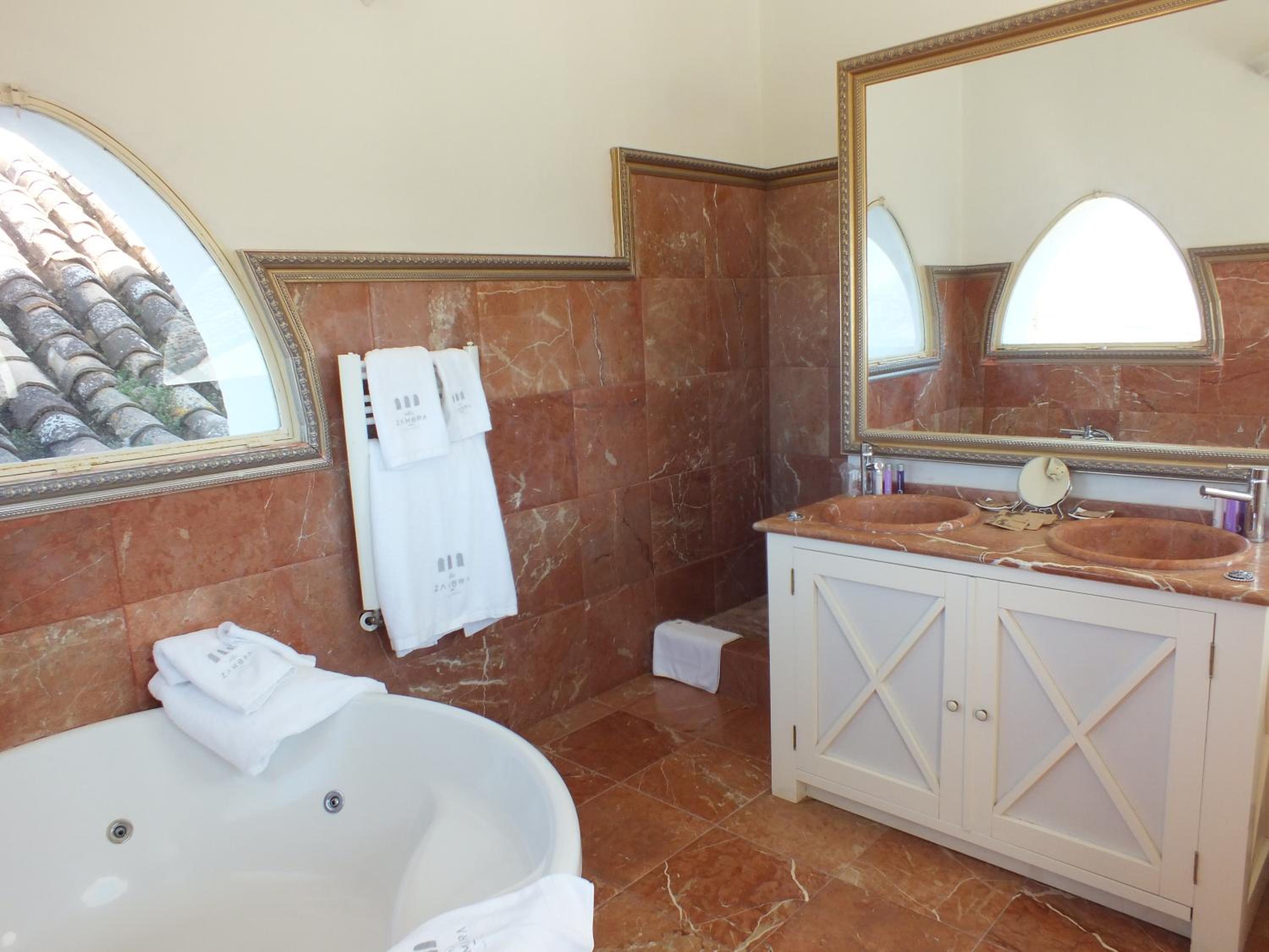 King Room with Spa Bath photo 3