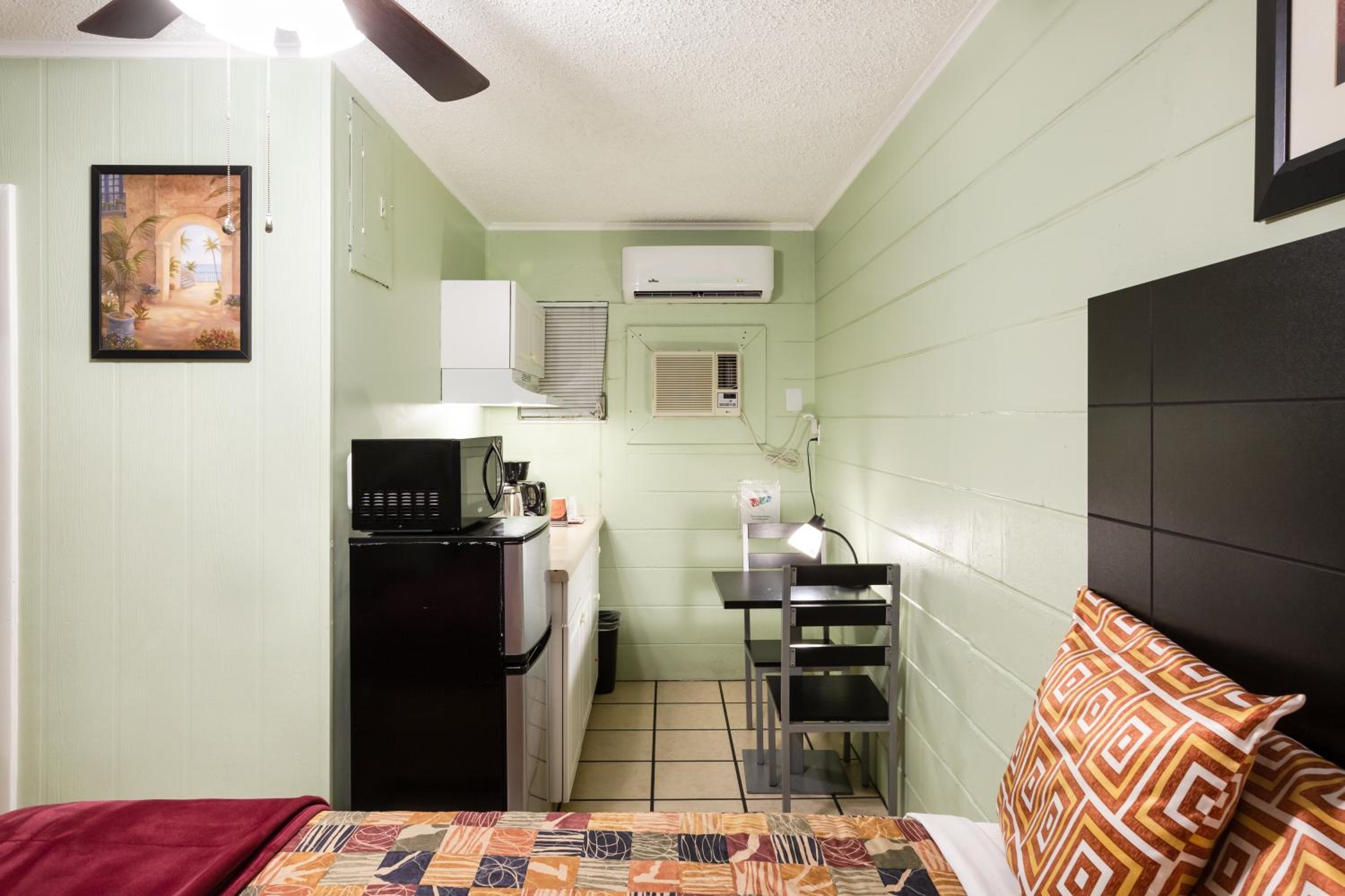 Deluxe Queen Room with Two Queen Beds - Non-Smoking photo 1