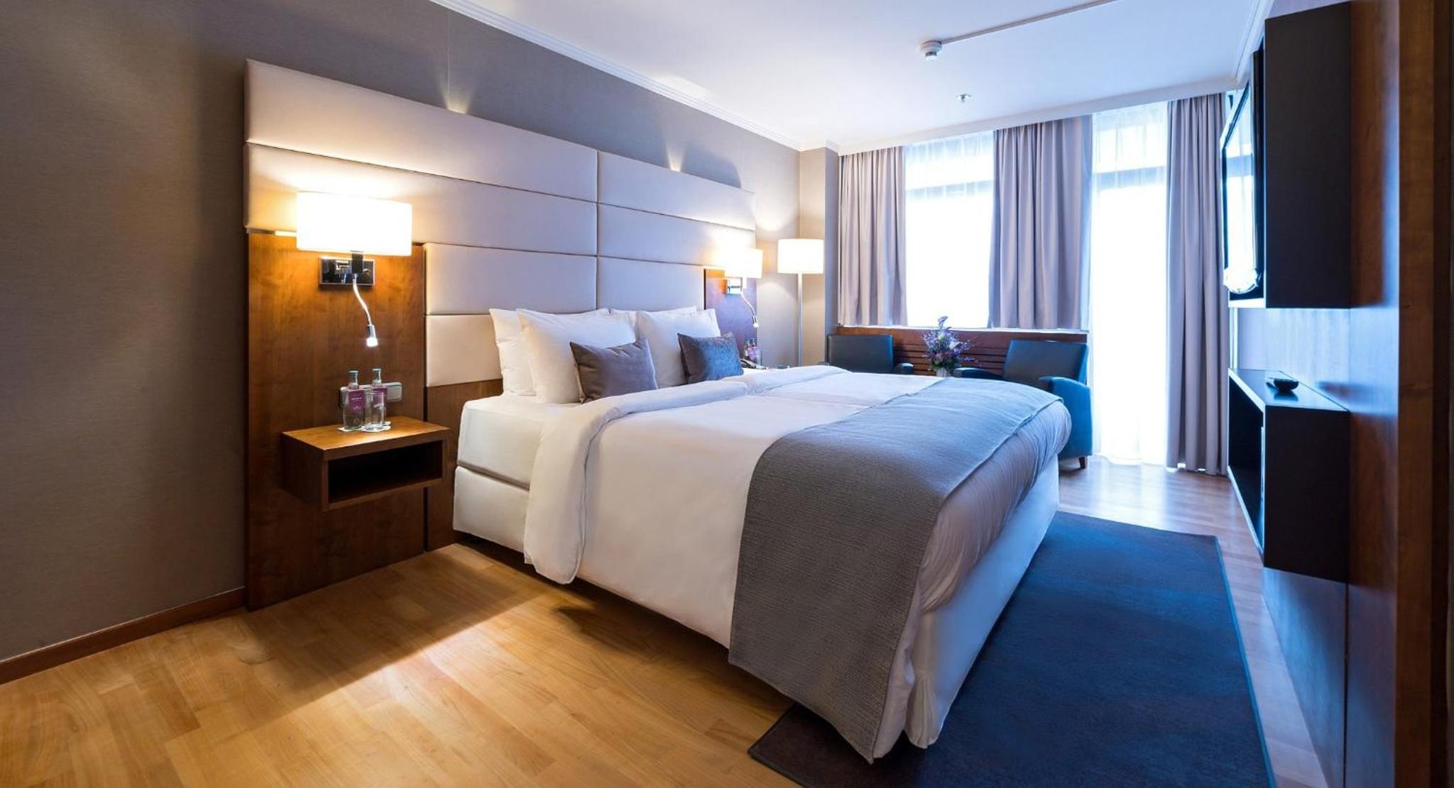 Executive Suite - Photo 5