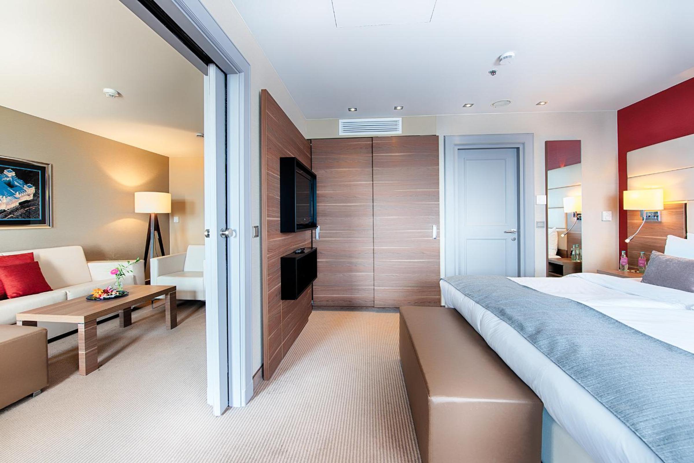 Executive Suite - Photo 1