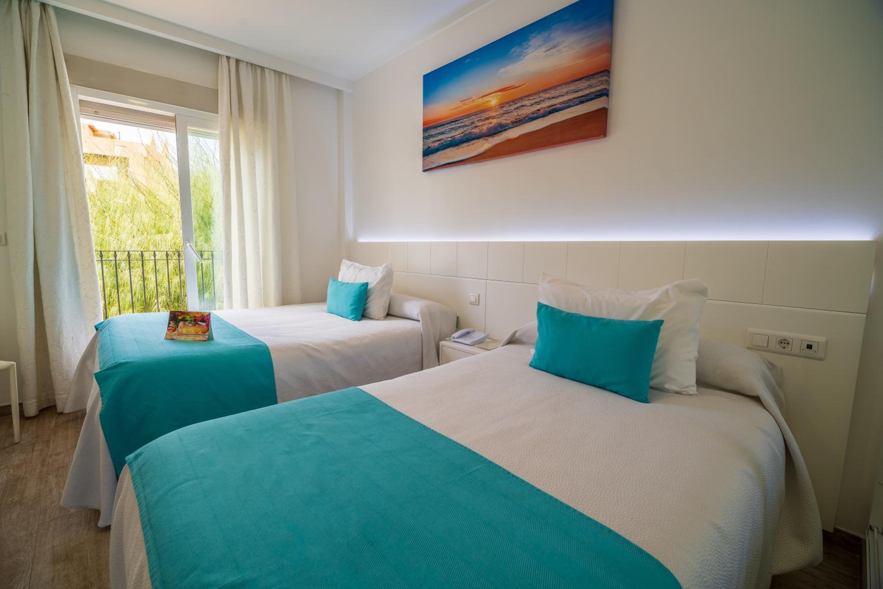 Twin Room with Terrace - Photo 13