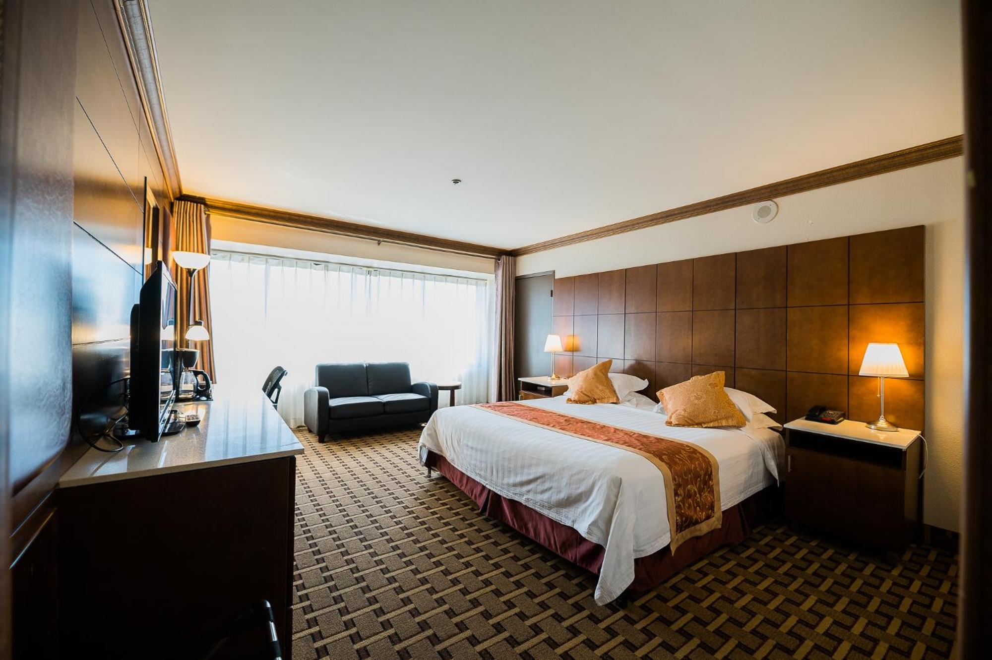 Luxury King Room - Photo 6