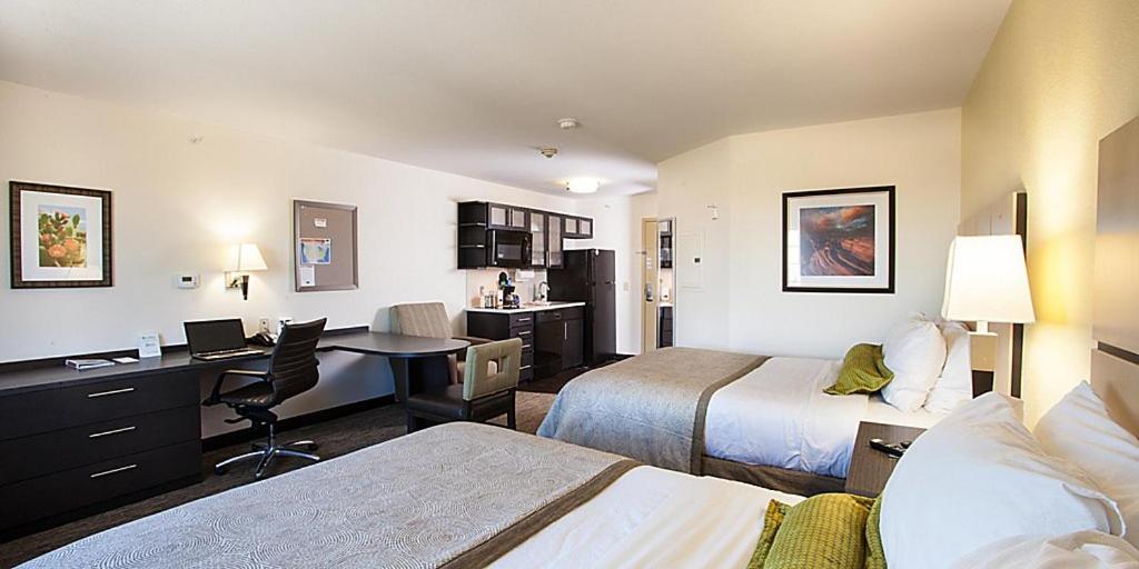 Queen Studio Suite with Two Queen Beds - Mobility Access Tub/Non-Smoking