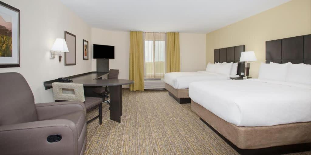 Studio Suite with Two Queen Beds and Hearing Mobility Accessible Tub